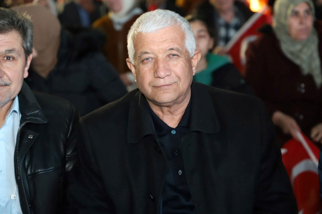 "BİZ HİZMETLE TELAŞLANIRKEN, BİRİLERİ HDP NE DER KANDİL NE DER KAYGISINDA"