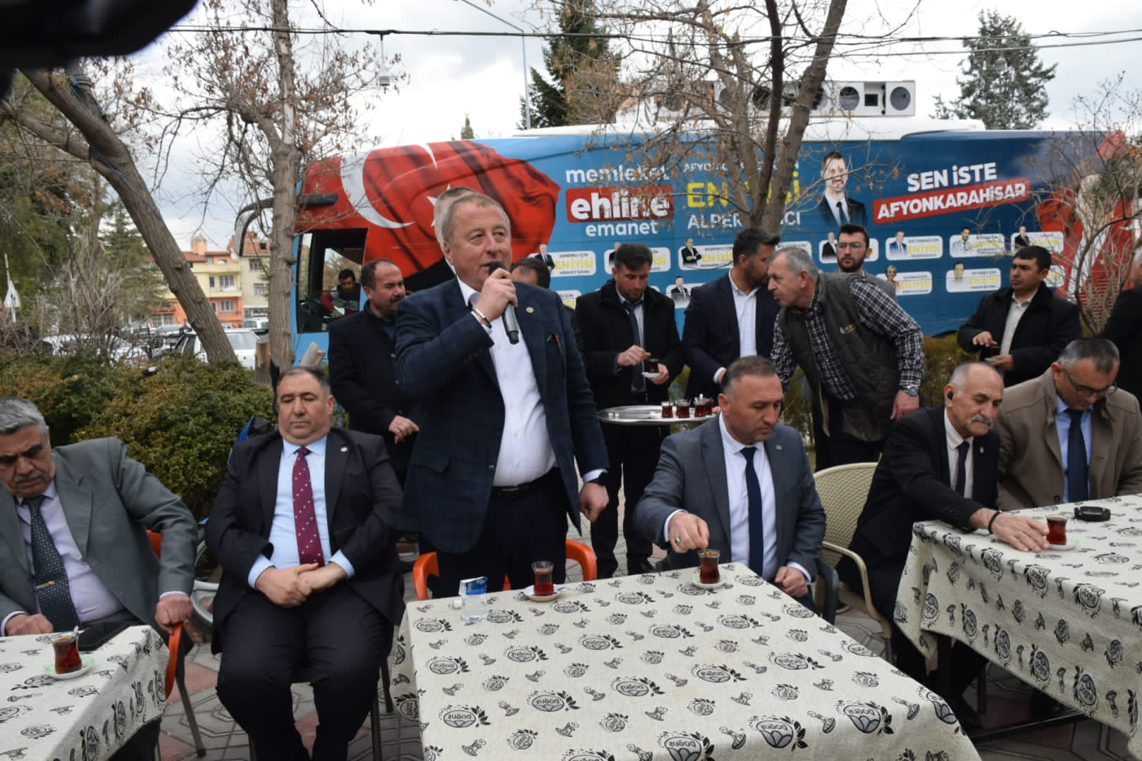 İyi Parti'den Gövde Gösterisi