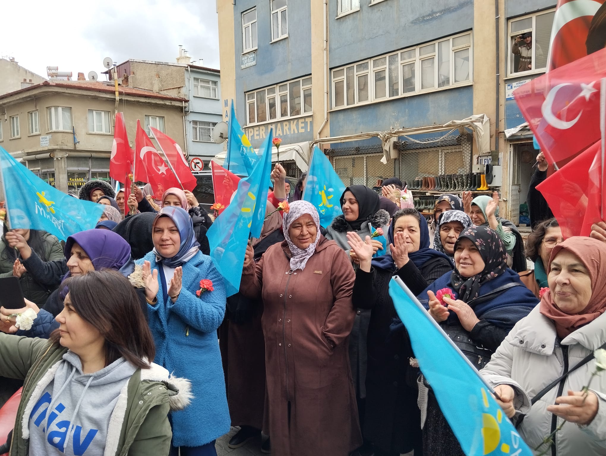 İyi Parti'den Gövde Gösterisi