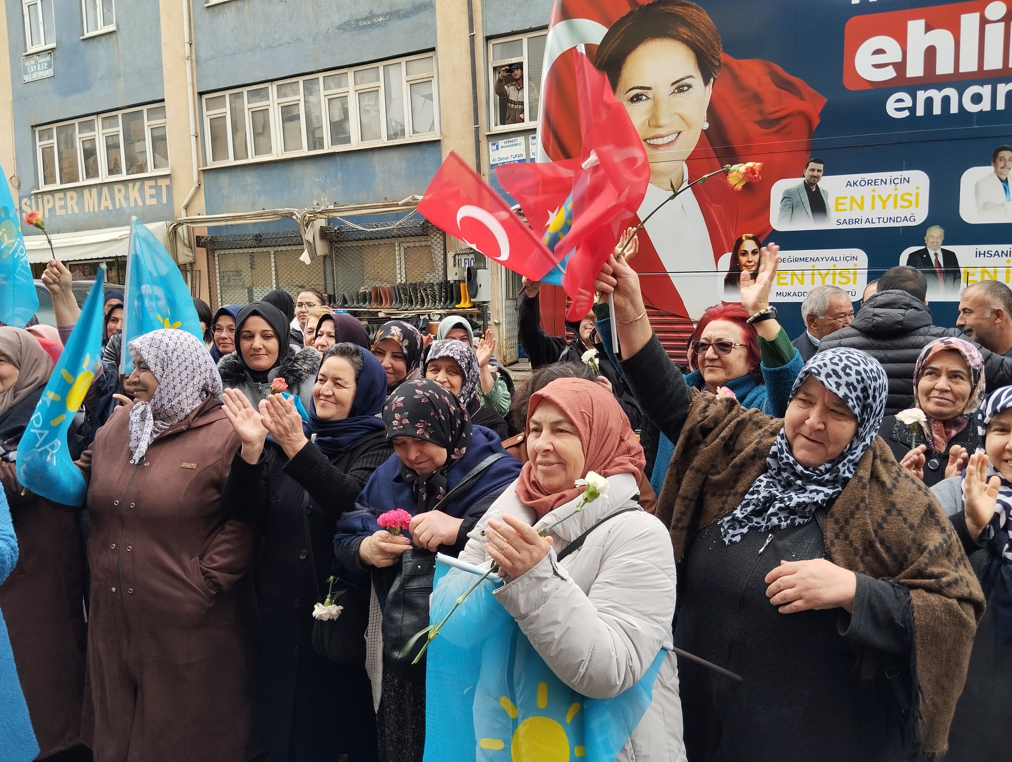 İyi Parti'den Gövde Gösterisi