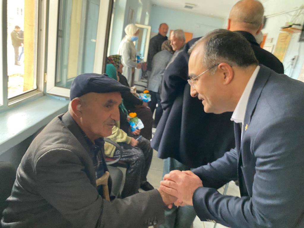"BU MİLLET SİZİ DE EŞ BAŞKANINIZI DA BİLİR"