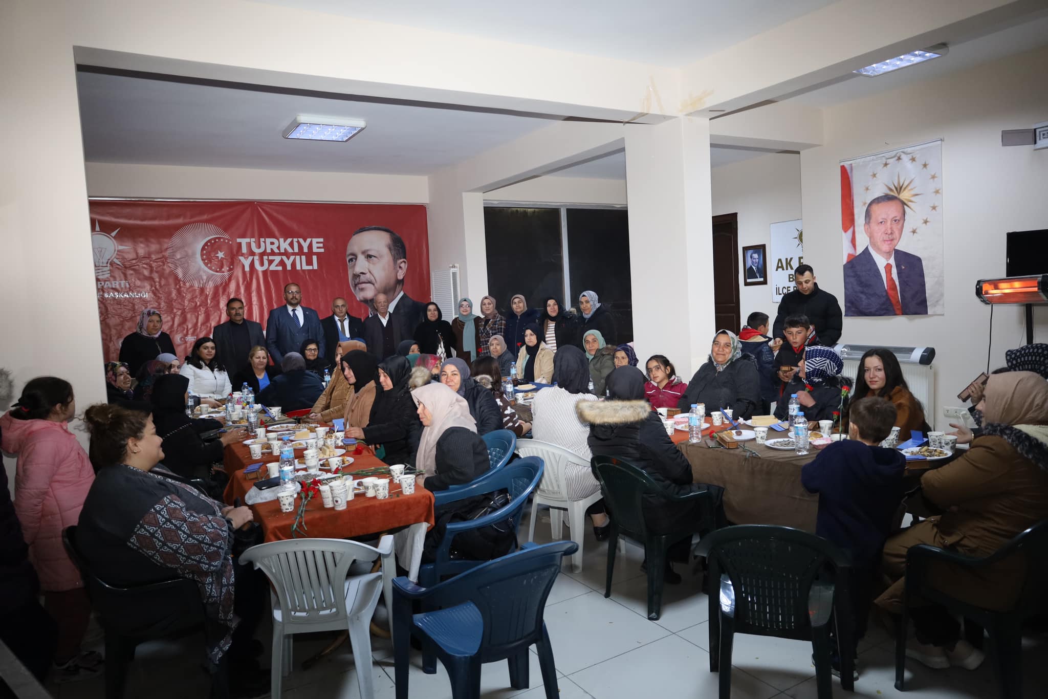 Bayat Belediye Başkan Adayı Bodur, 8 Mart Dünya Kadınlar Günü'nde İlçe Başkanı ve Adaylarla Buluştu