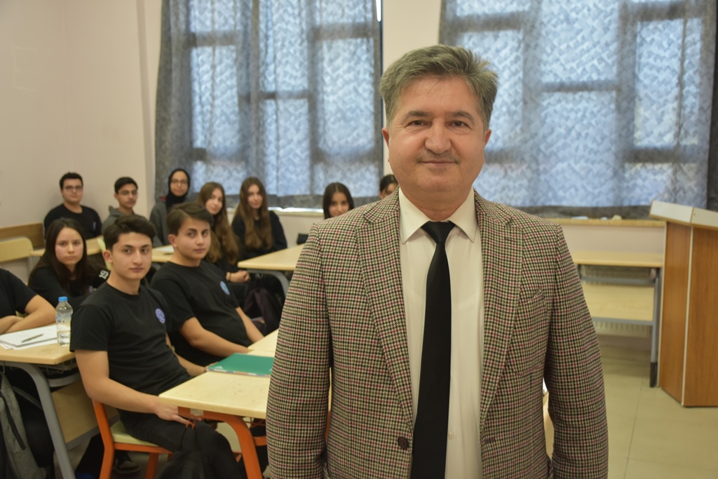 FEN LİSESİNİN 8 İKİZ ÖĞRENCİSİ BAŞARILARINI ÜNİVERSİTEDE DE SÜRDÜRMEK İSTİYOR