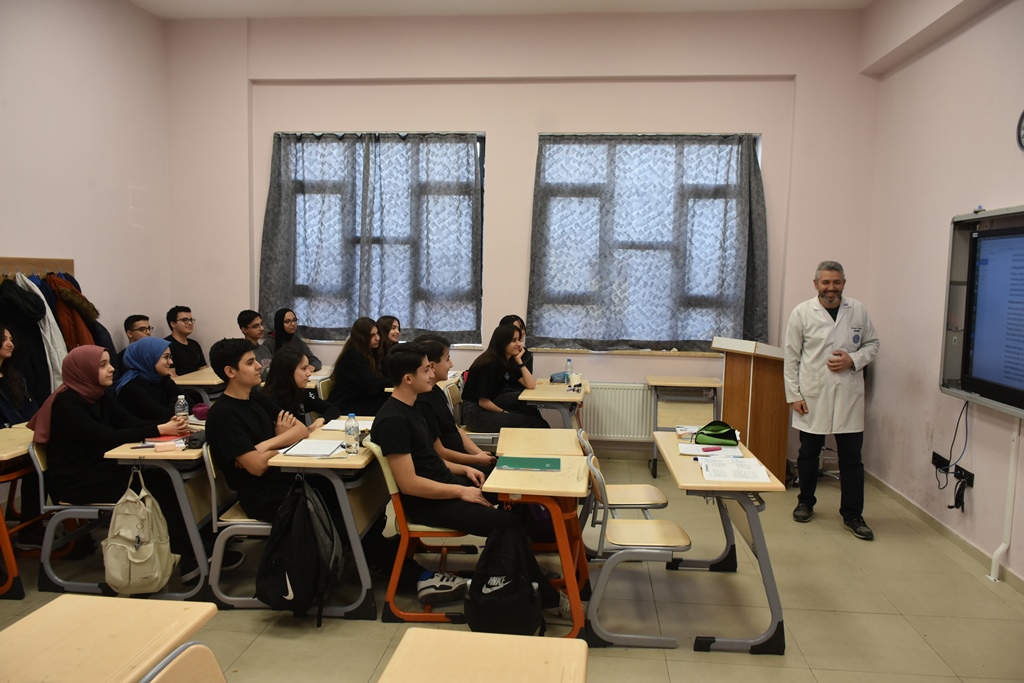 FEN LİSESİNİN 8 İKİZ ÖĞRENCİSİ BAŞARILARINI ÜNİVERSİTEDE DE SÜRDÜRMEK İSTİYOR