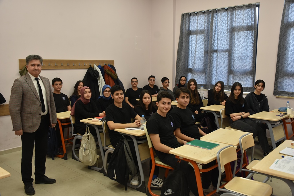 FEN LİSESİNİN 8 İKİZ ÖĞRENCİSİ BAŞARILARINI ÜNİVERSİTEDE DE SÜRDÜRMEK İSTİYOR