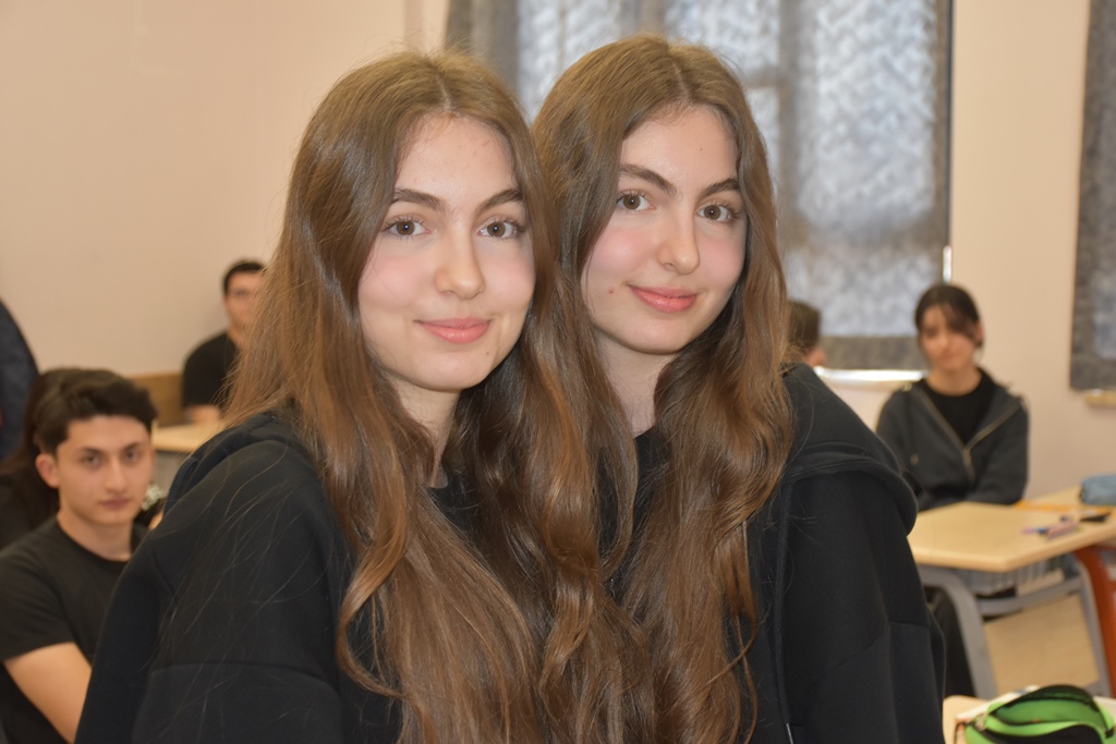 FEN LİSESİNİN 8 İKİZ ÖĞRENCİSİ BAŞARILARINI ÜNİVERSİTEDE DE SÜRDÜRMEK İSTİYOR