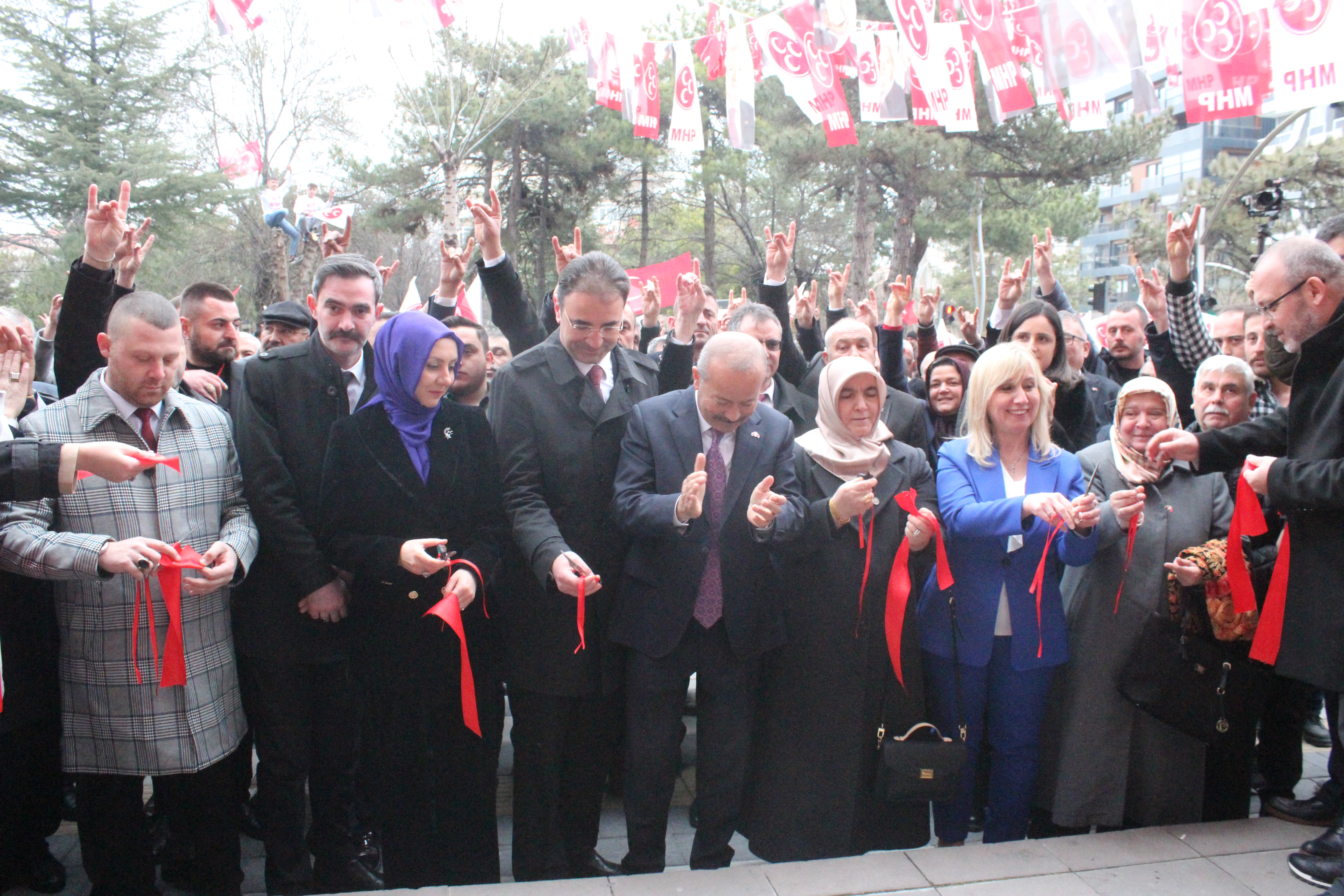 MİLLİYETÇİ HAREKETTEN COŞKULU SKM AÇILIŞI