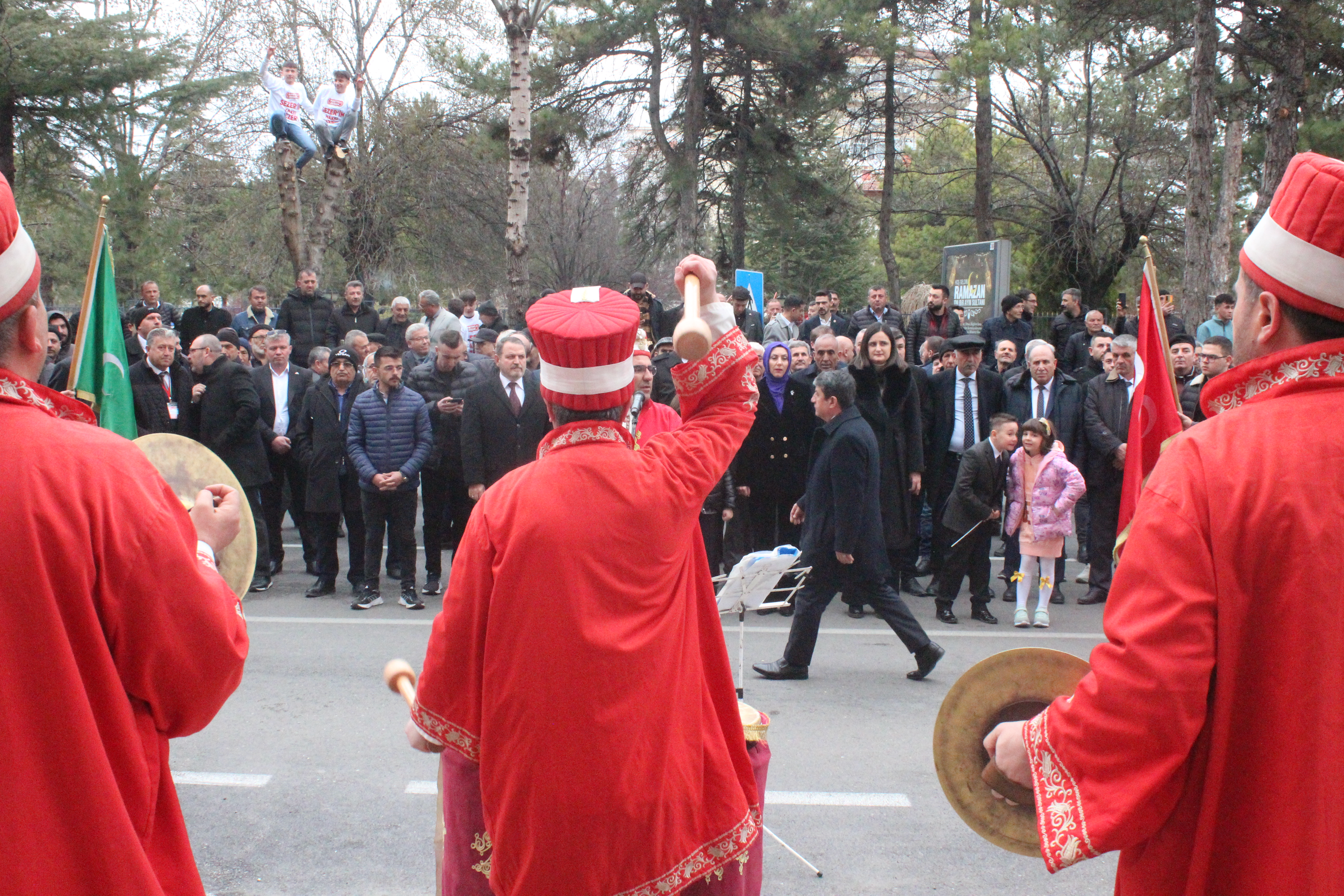 MİLLİYETÇİ HAREKETTEN COŞKULU SKM AÇILIŞI