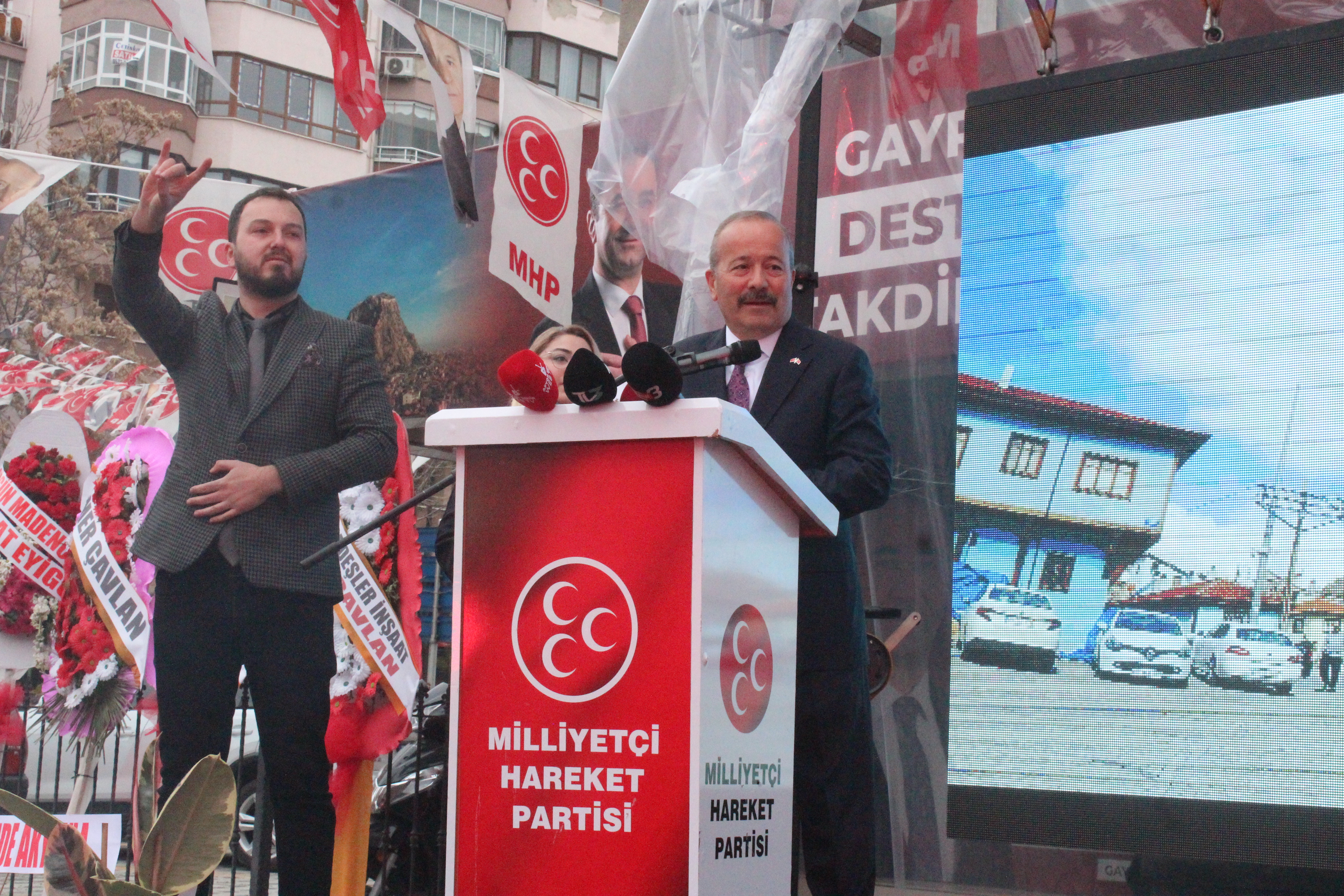 MİLLİYETÇİ HAREKETTEN COŞKULU SKM AÇILIŞI