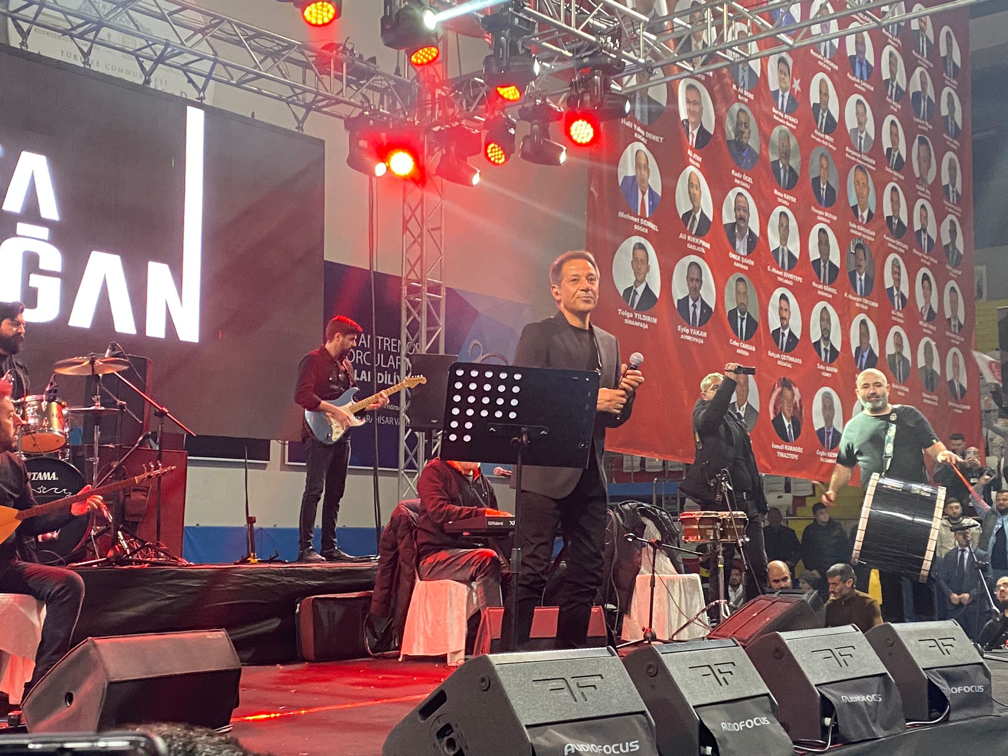 Mustafa Yıldızdoğan MHP'lileri coşturdu