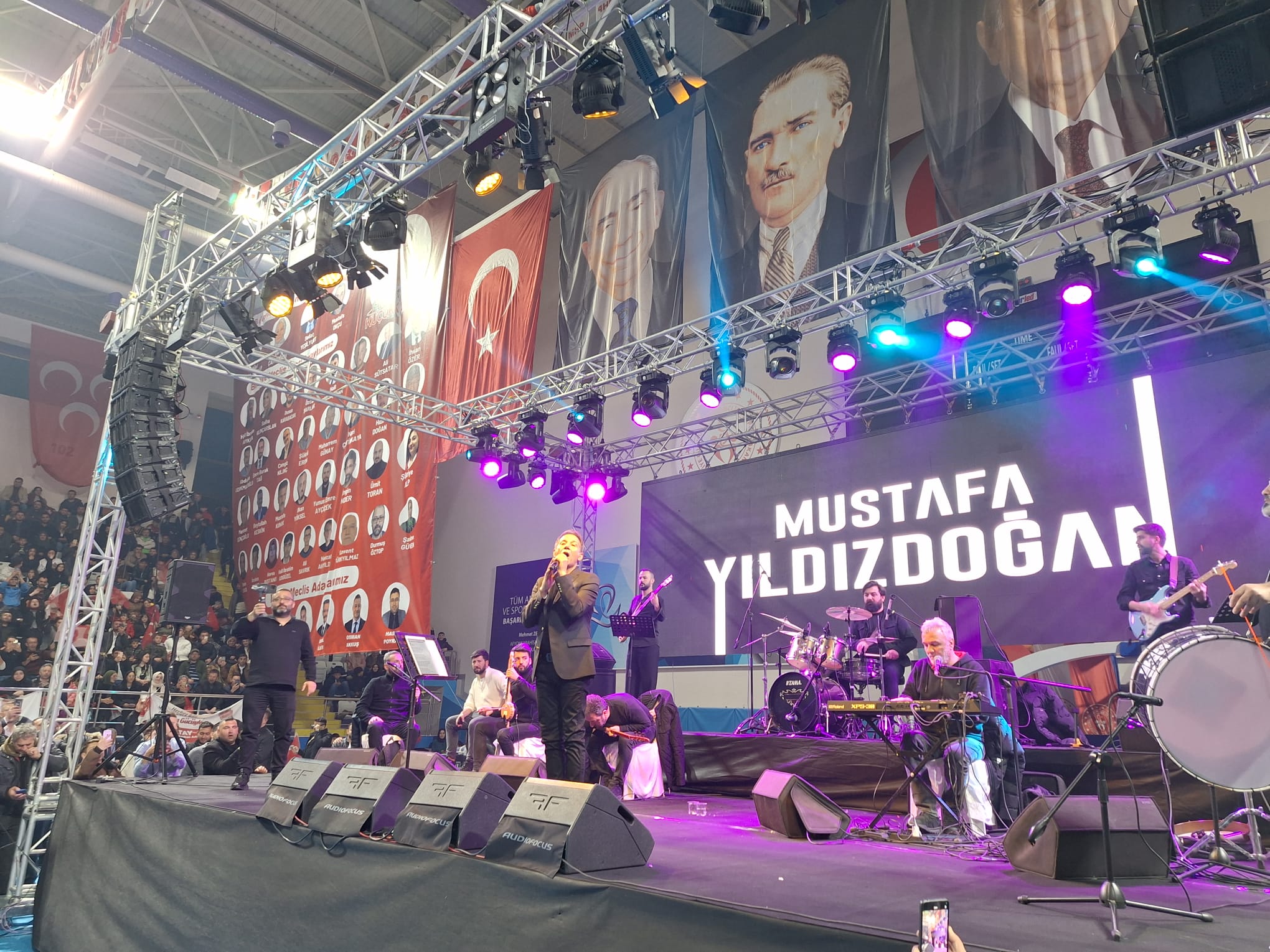Mustafa Yıldızdoğan MHP'lileri coşturdu