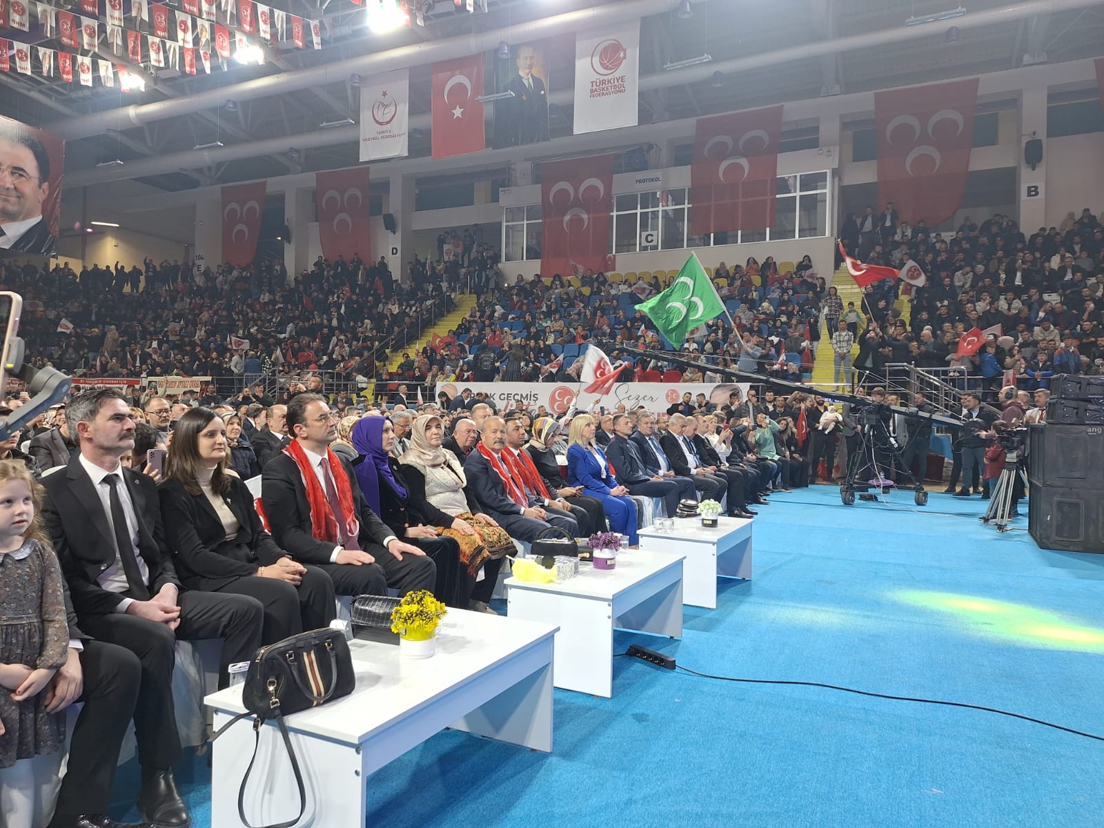 Mustafa Yıldızdoğan MHP'lileri coşturdu