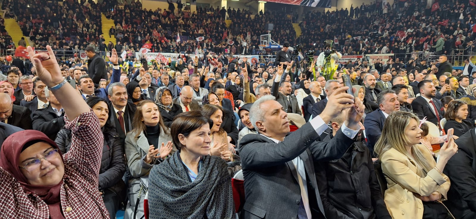 Mustafa Yıldızdoğan MHP'lileri coşturdu