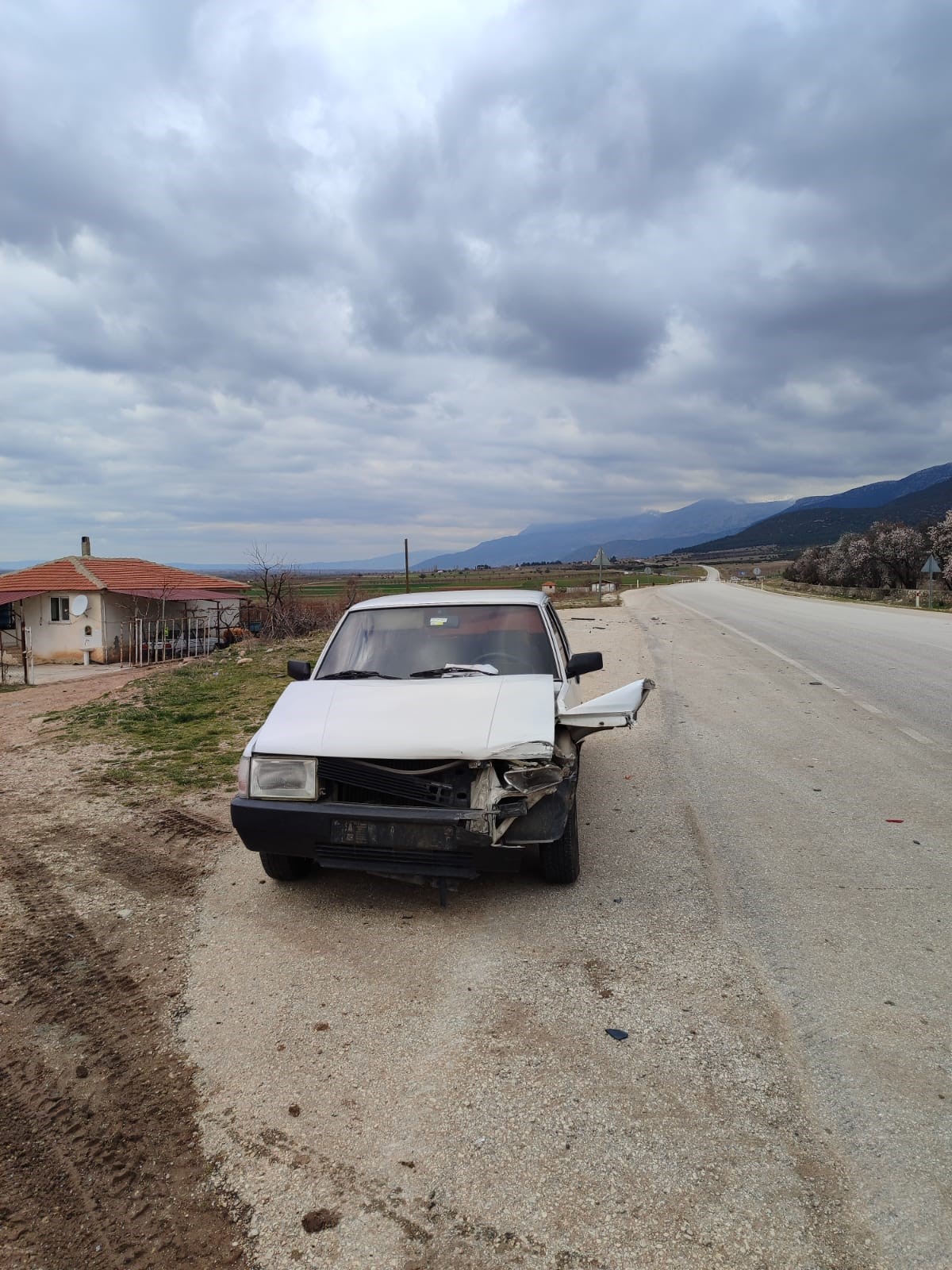 Afyon’da İki Otomobil Çarpıştı