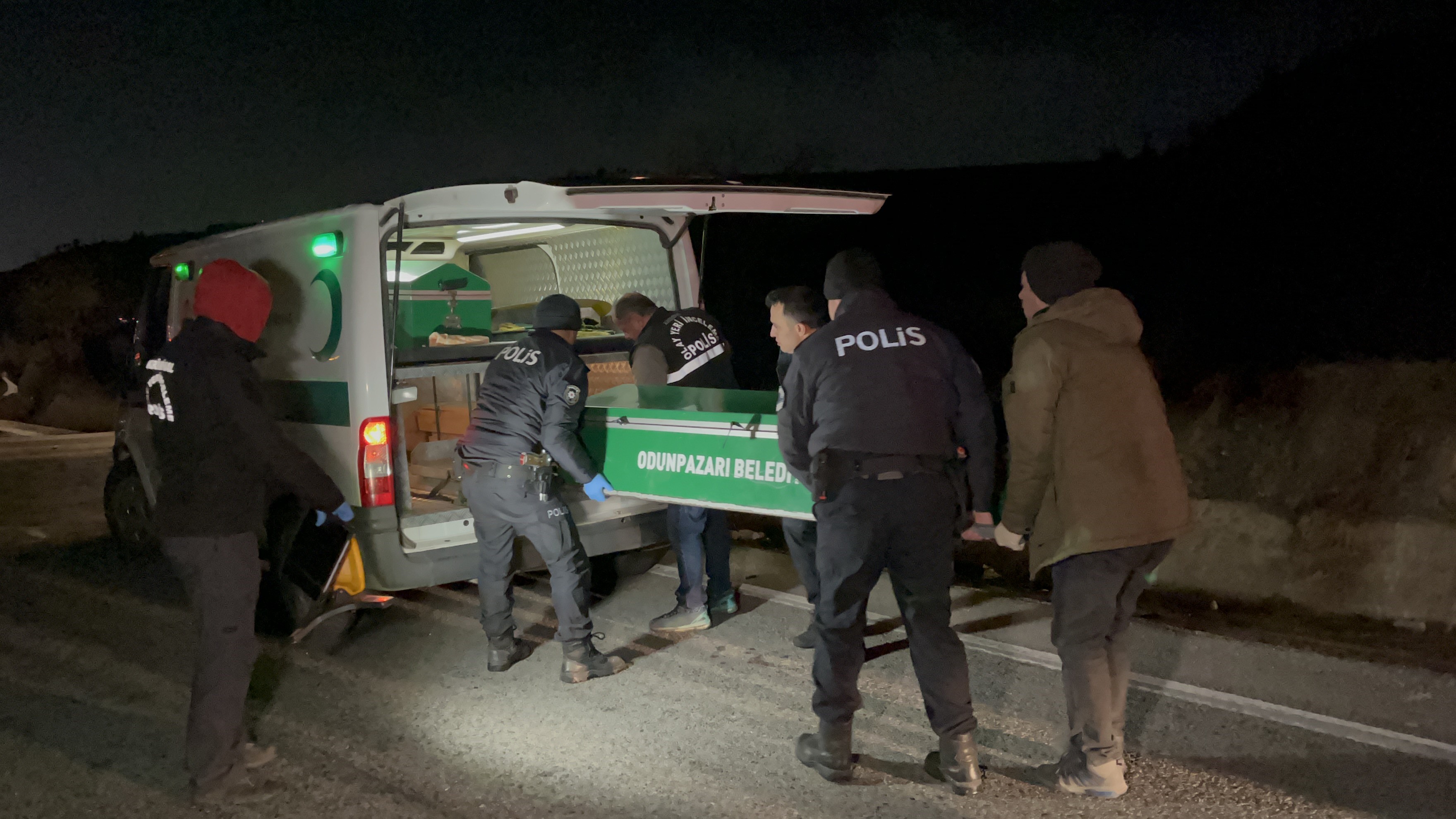 Feci Kaza: Direğe Çarpan Otomobilin Sürücüsü Hayatını Kaybetti