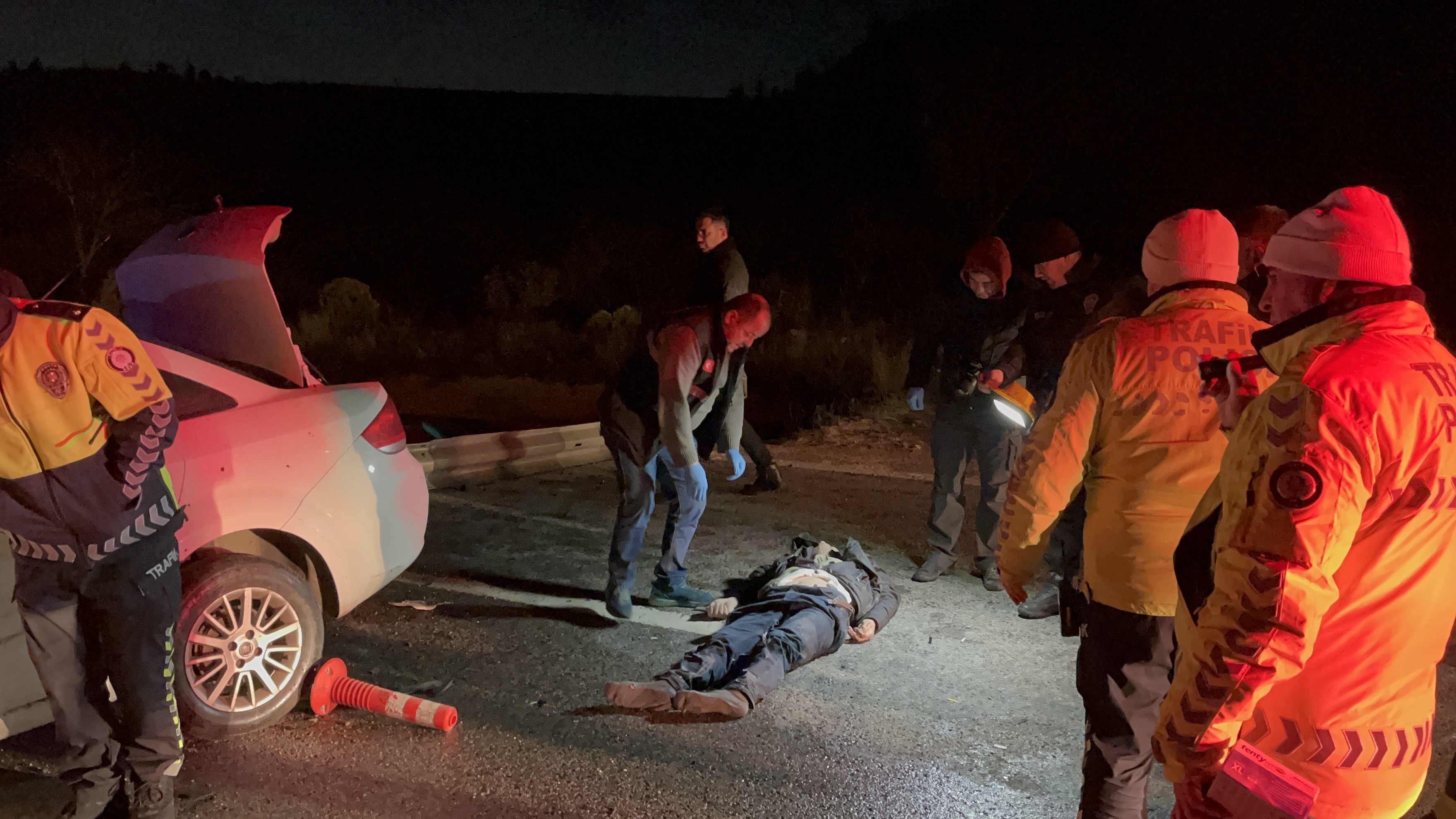 Feci Kaza: Direğe Çarpan Otomobilin Sürücüsü Hayatını Kaybetti