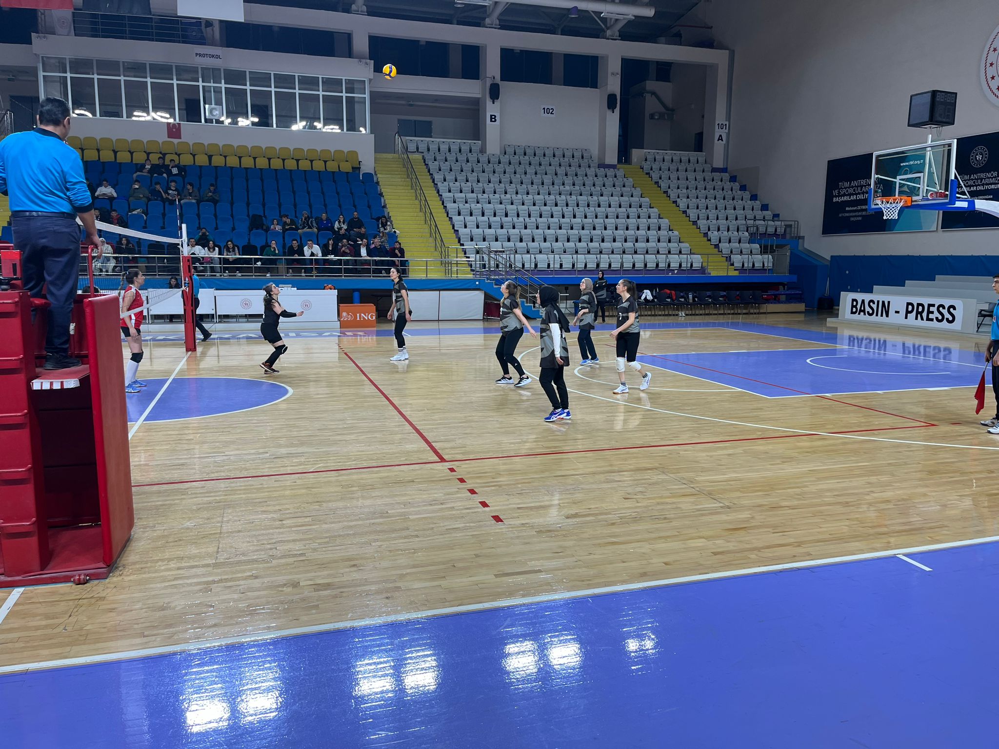 8 Mart Dünya Kadınlar Günü Voleybol Müsabakası Tamamlandı