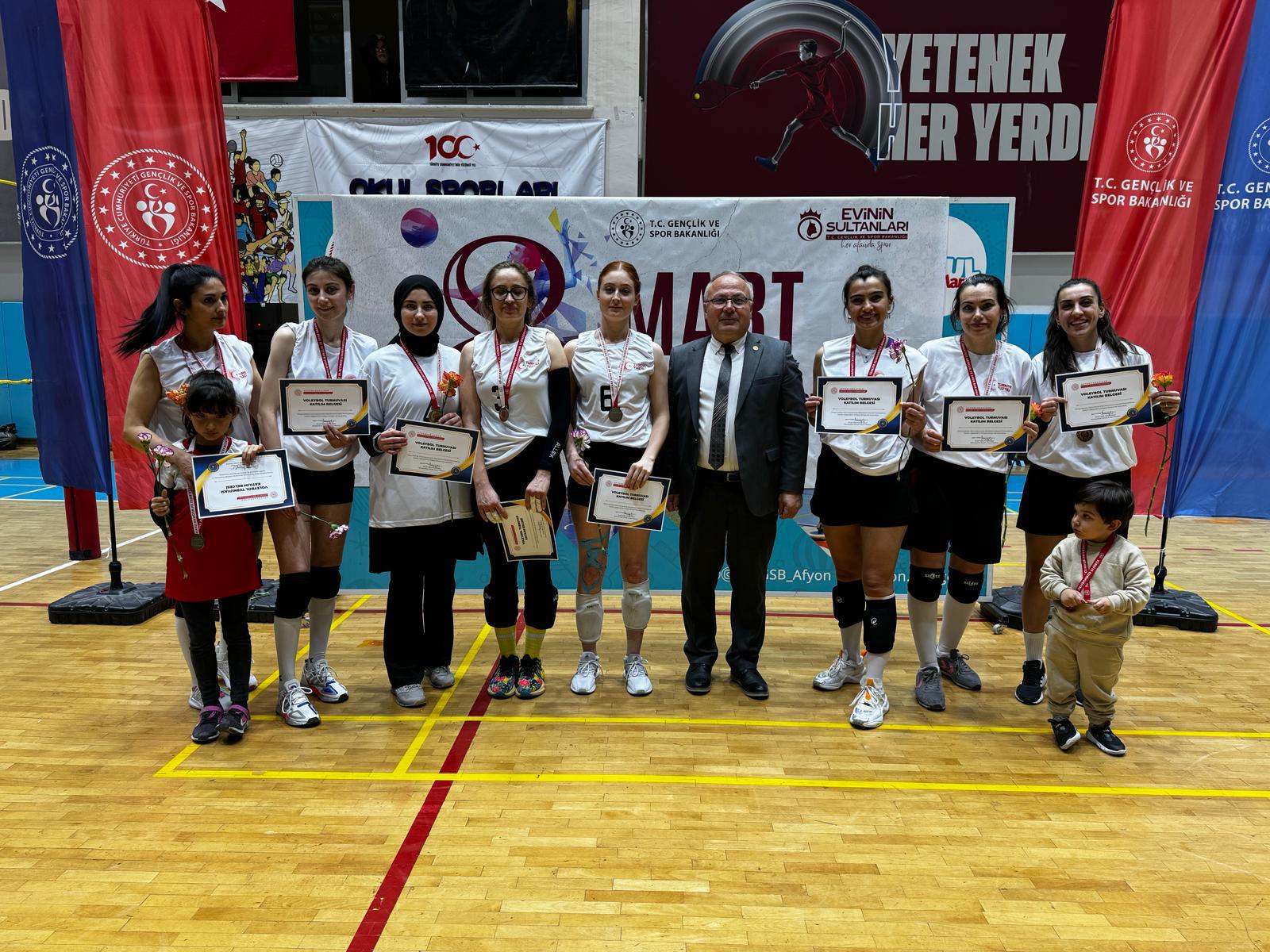 8 Mart Dünya Kadınlar Günü Voleybol Müsabakası Tamamlandı