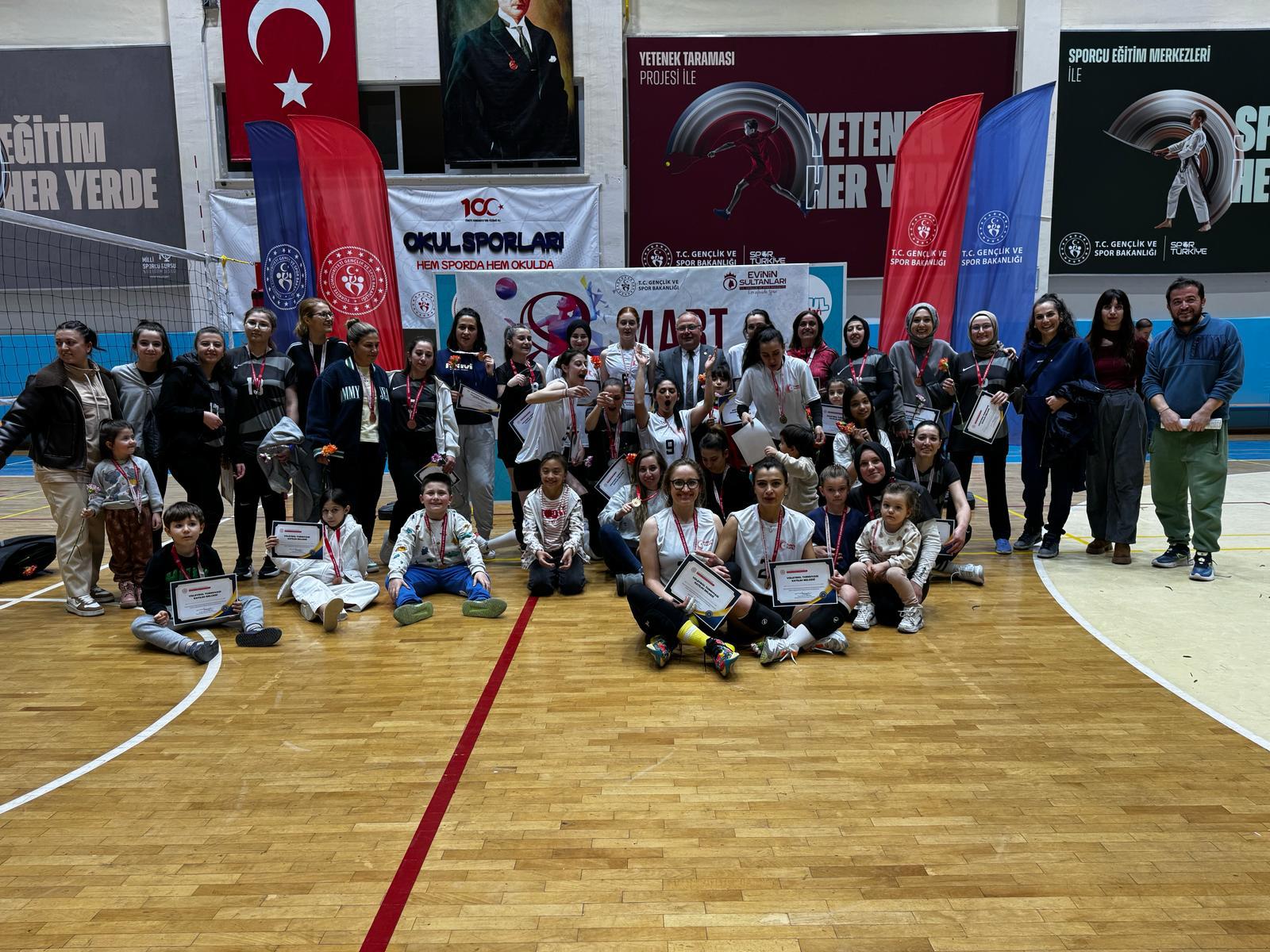 8 Mart Dünya Kadınlar Günü Voleybol Müsabakası Tamamlandı