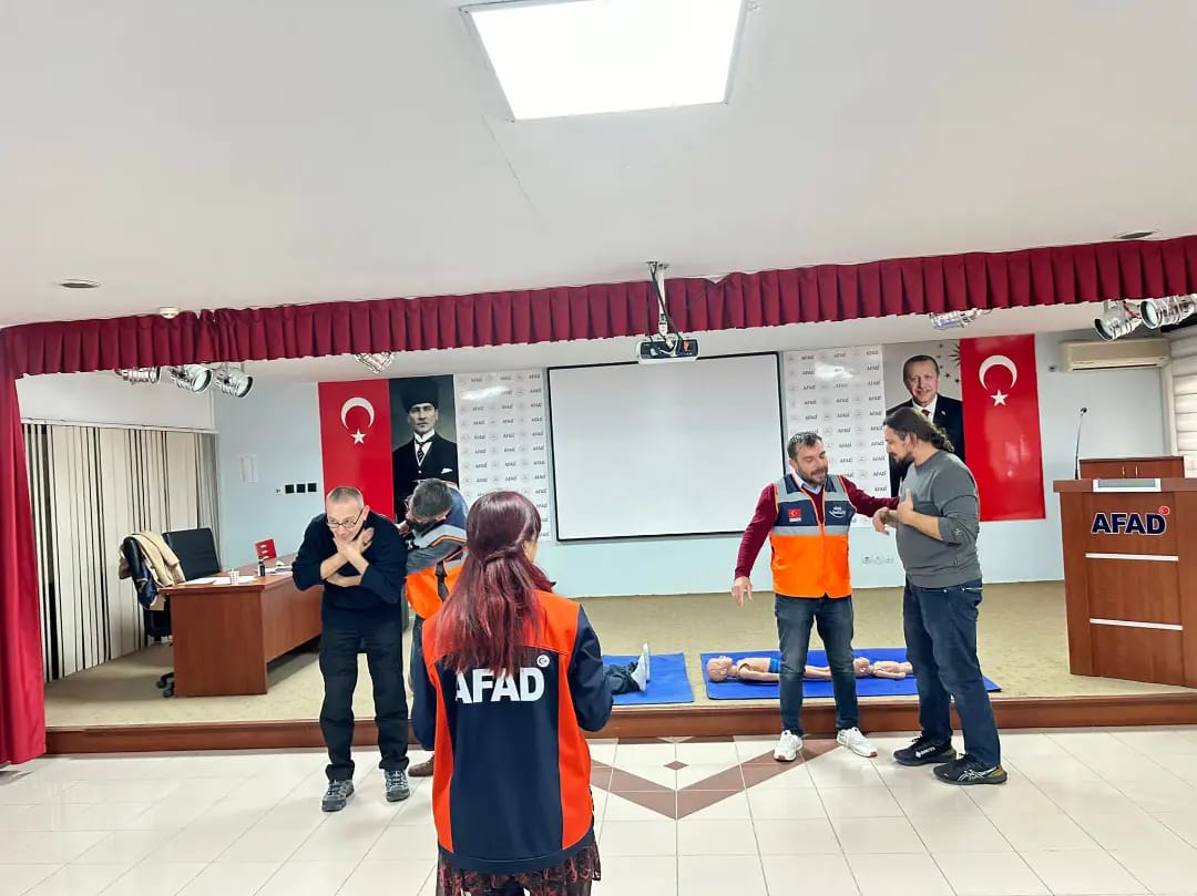 Gönüllülere Temel İlk Yardım Eğitimi Verildi
