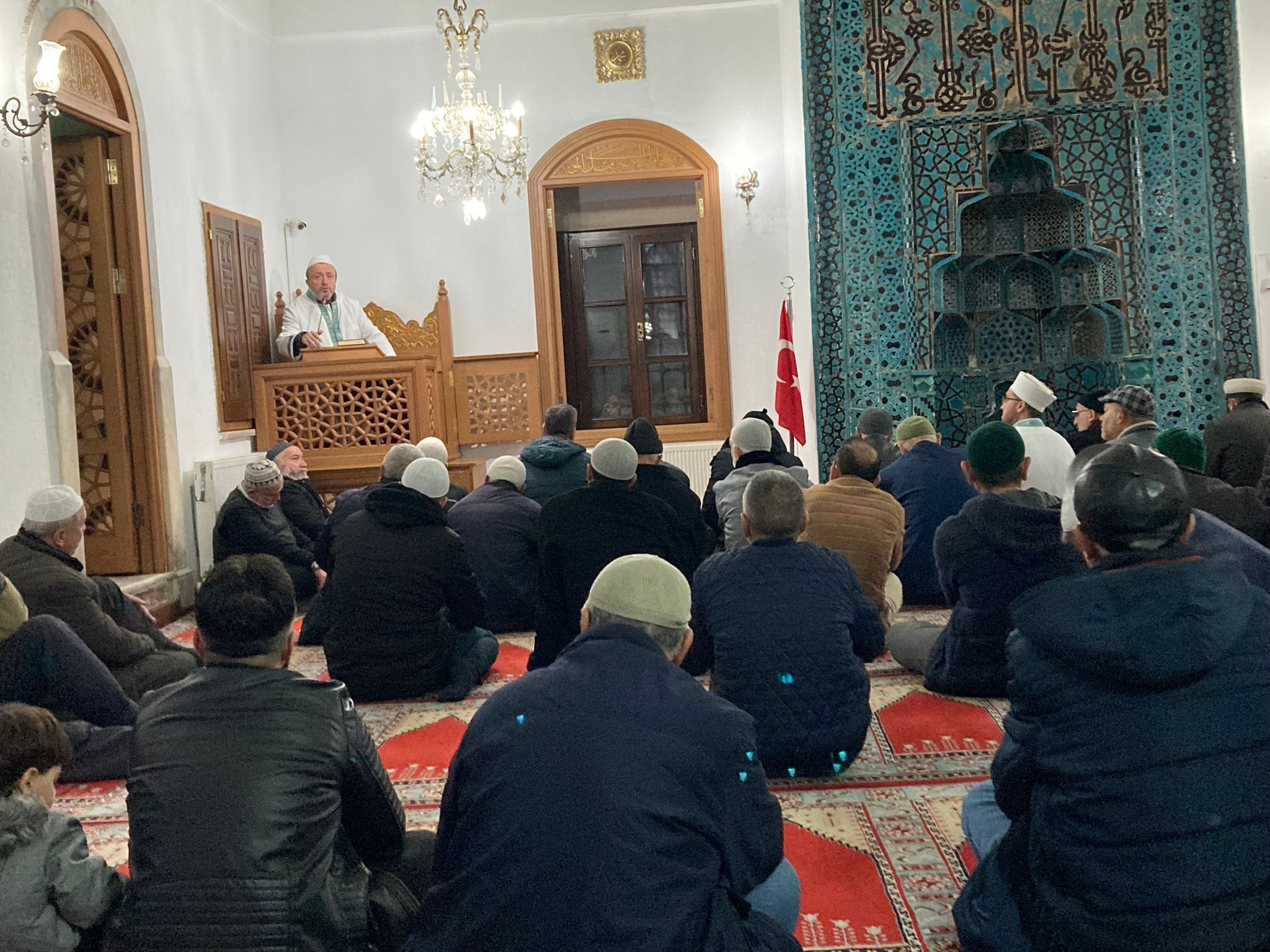 PROF YILDIRIM AFYONLULARLA SABAH NAMAZINDA BULUŞTU