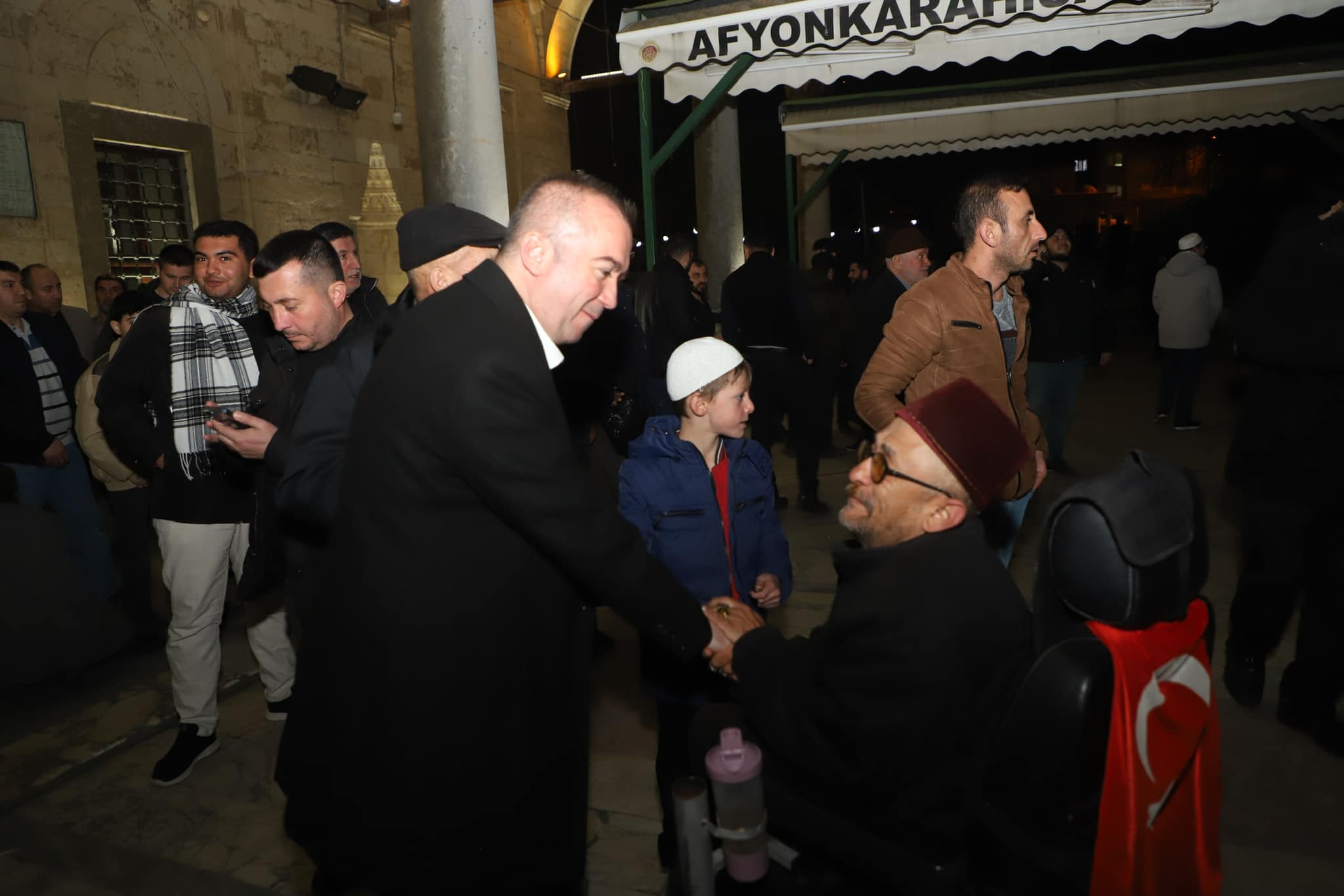 AK Partili Uluçay İlk Teravih Namazını İmaret'te Kıldı