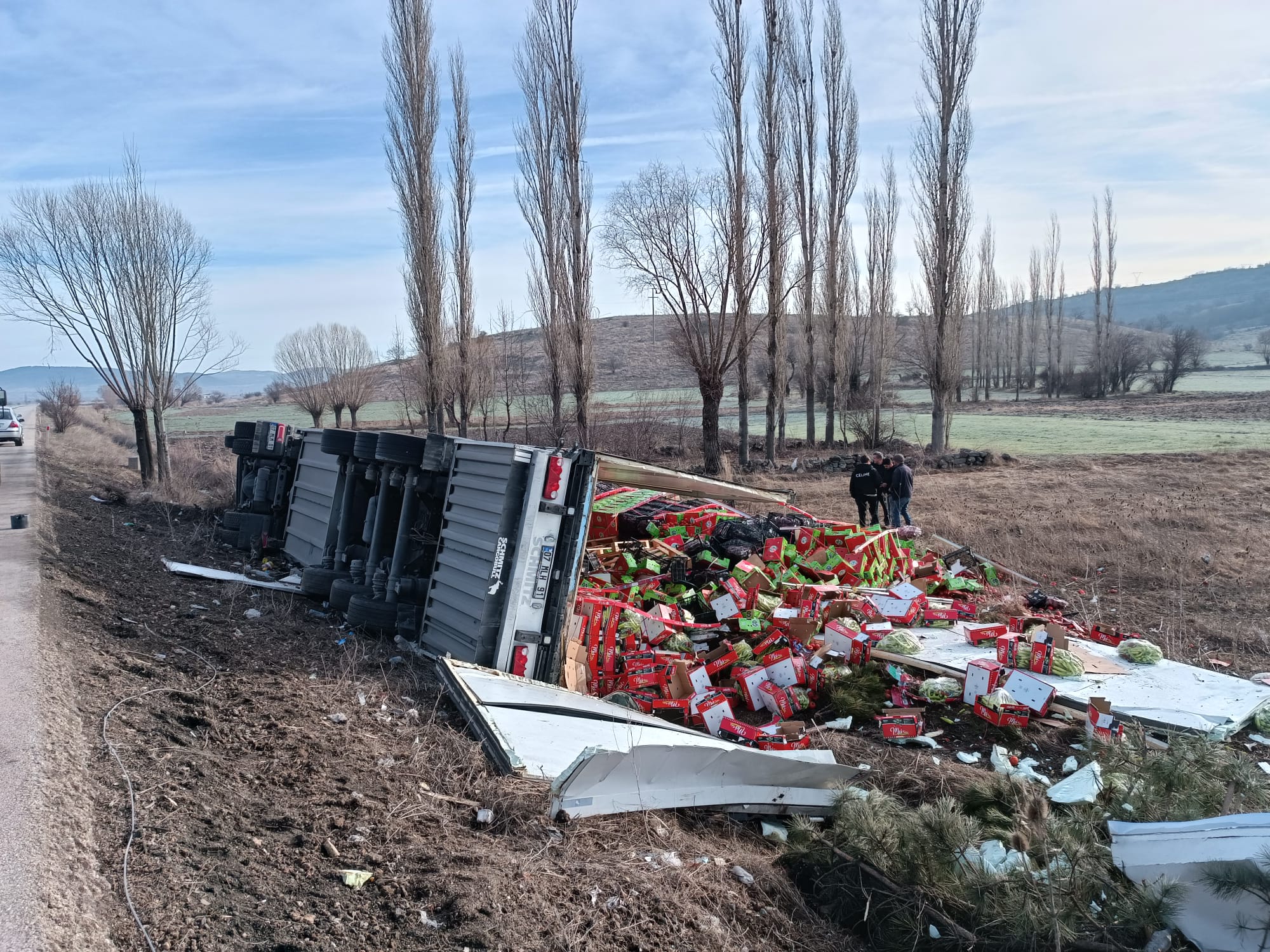 Sandıklı'da Tır Devrildi