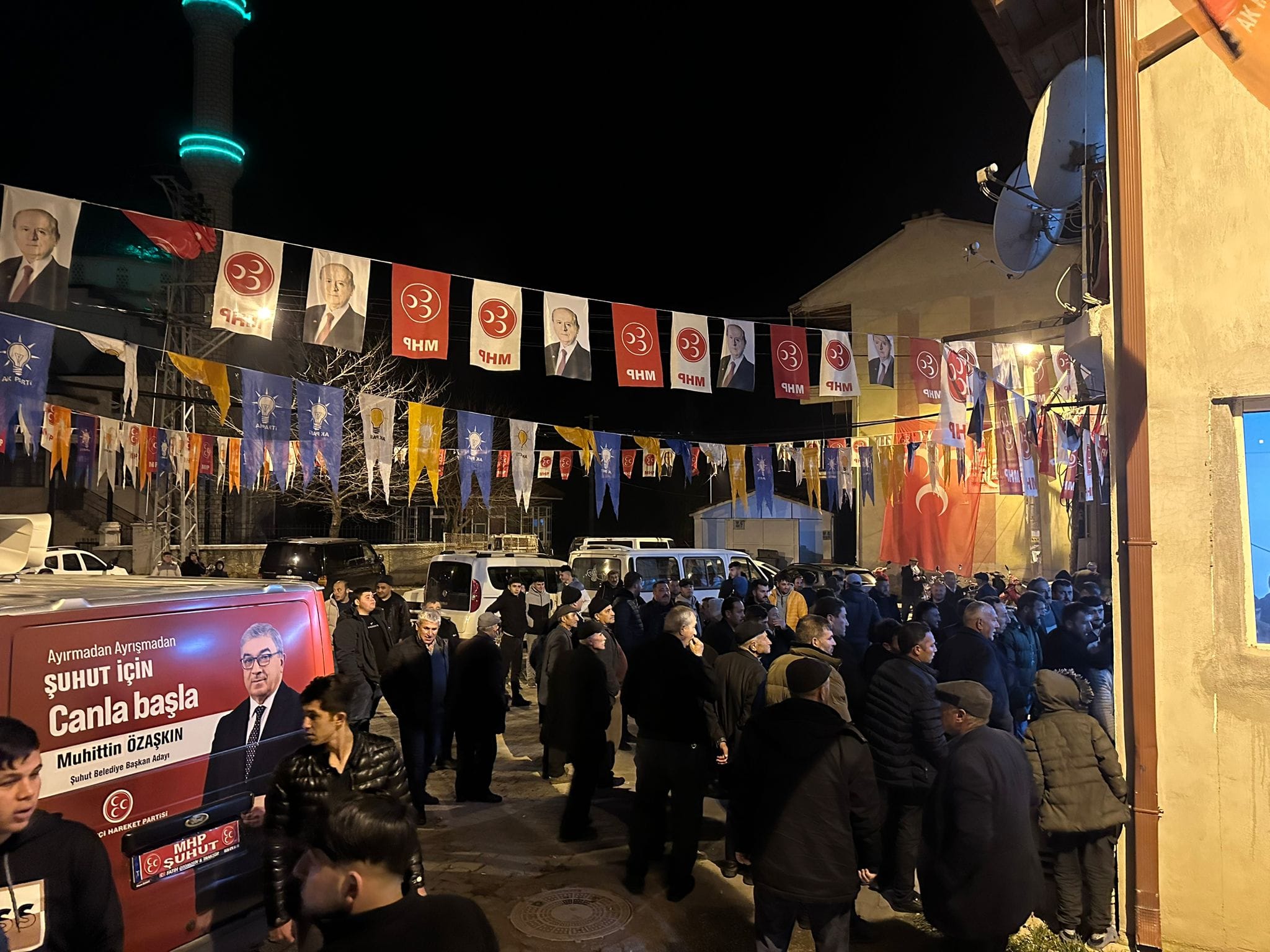 MHP'li Özaşkın Çakırözü'nde Coşkuyla Karşılandı