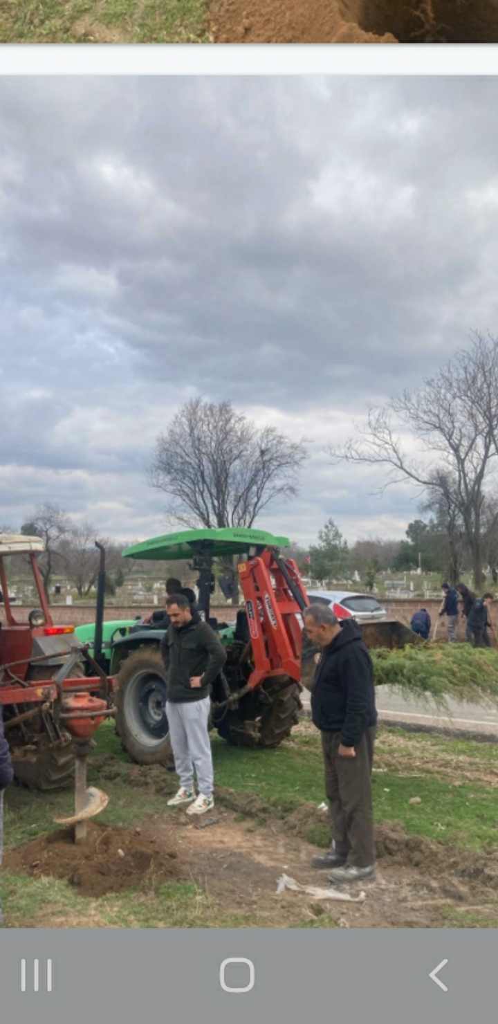 BARAKLI'DA ÇOCUKLAR BABALARI İLE BİRLİKTE AĞAÇ DİKTİLER