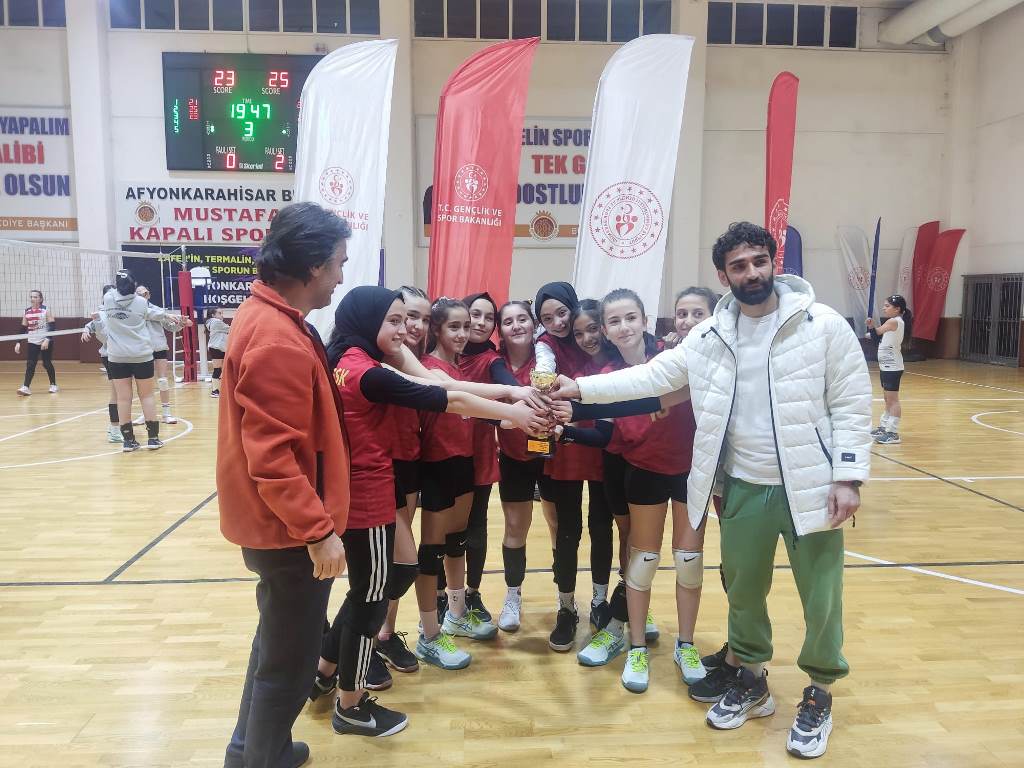 MİDİ KIZ VOLEYBOL İL MÜSABAKALARI TAMAMLANDI