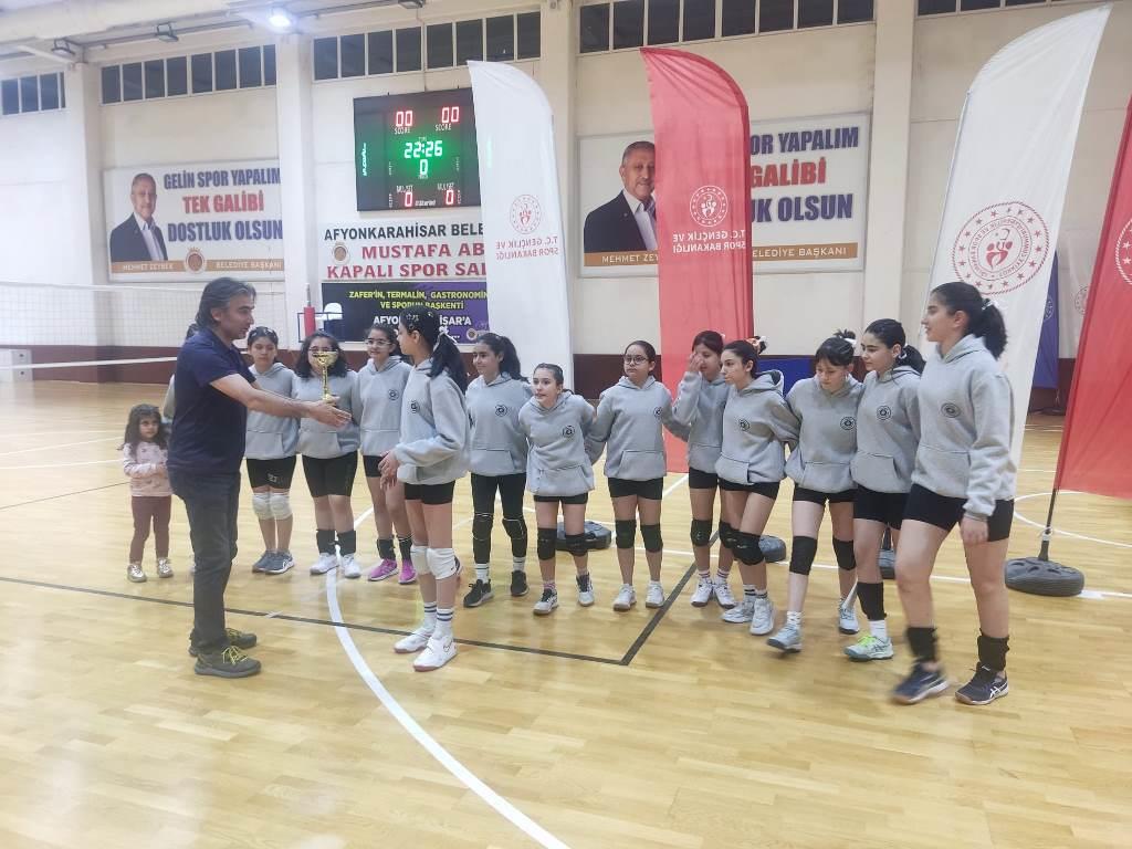 MİDİ KIZ VOLEYBOL İL MÜSABAKALARI TAMAMLANDI