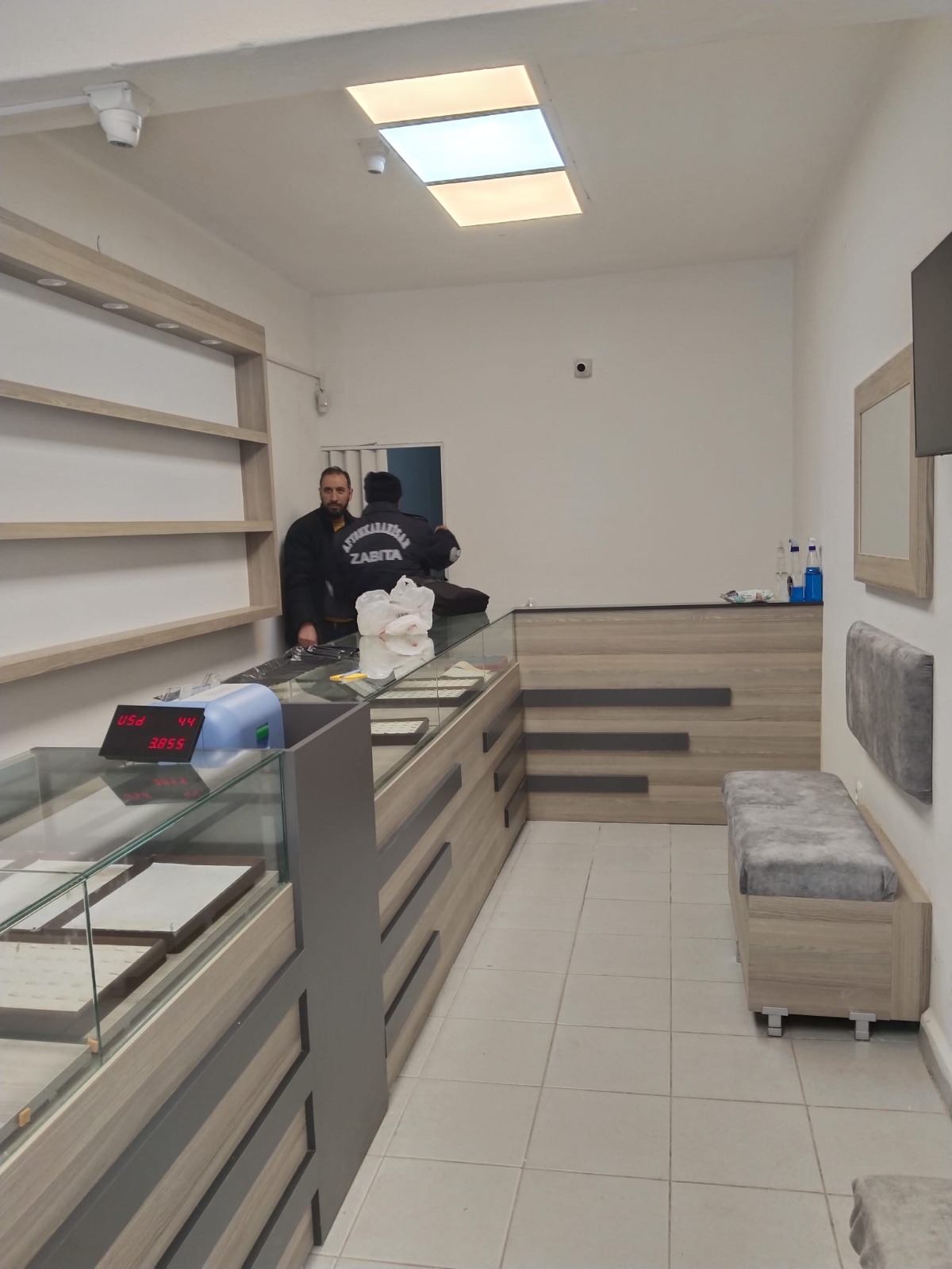 AFYON  KAMUOYUNUN GÜNDEMİNE BOMBA GİBİ DÜŞEN O DÜKKAN MÜHÜRLENDİ