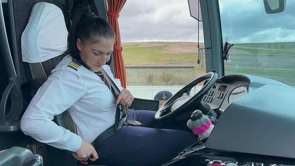 KADIN KAPTANI GÖRÜNCE İLGİNÇ ANLAR YAŞANDI