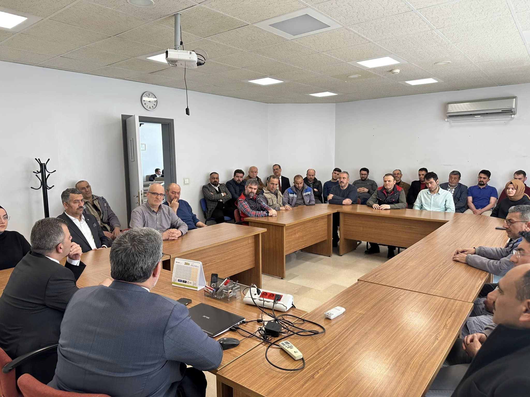 ÖZKAYA, EMİRDAĞ'DA ADAÇAL TESİSİNİ ZİYARET ETTİ