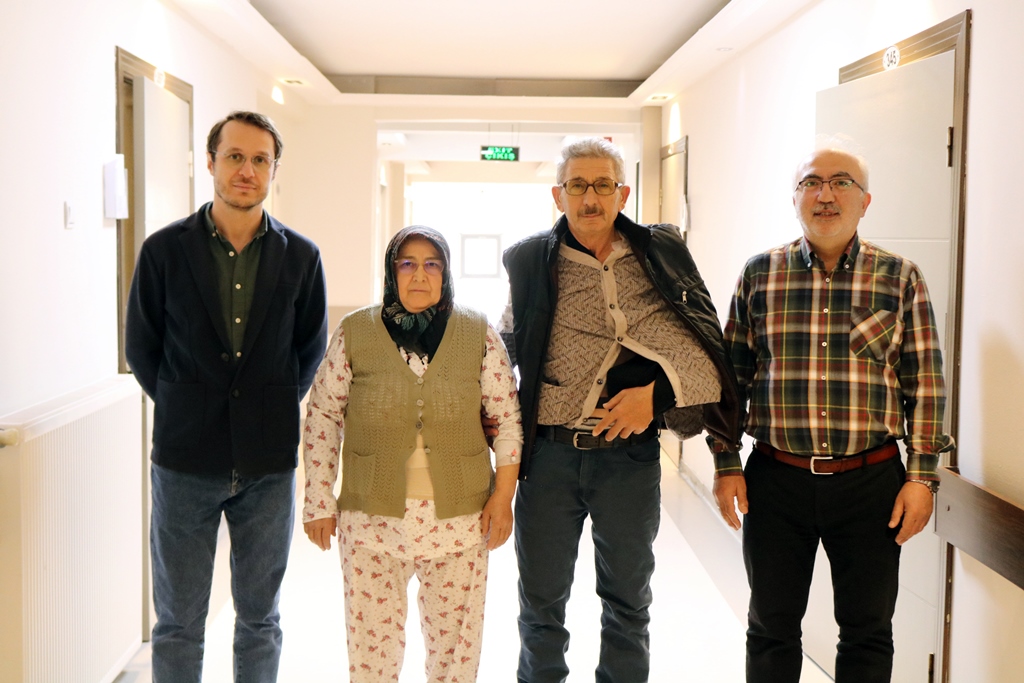AYNI SAATLERDE AMELİYAT OLUP, ERTESİ GÜN BİRLİKTE TABURCU OLDULAR