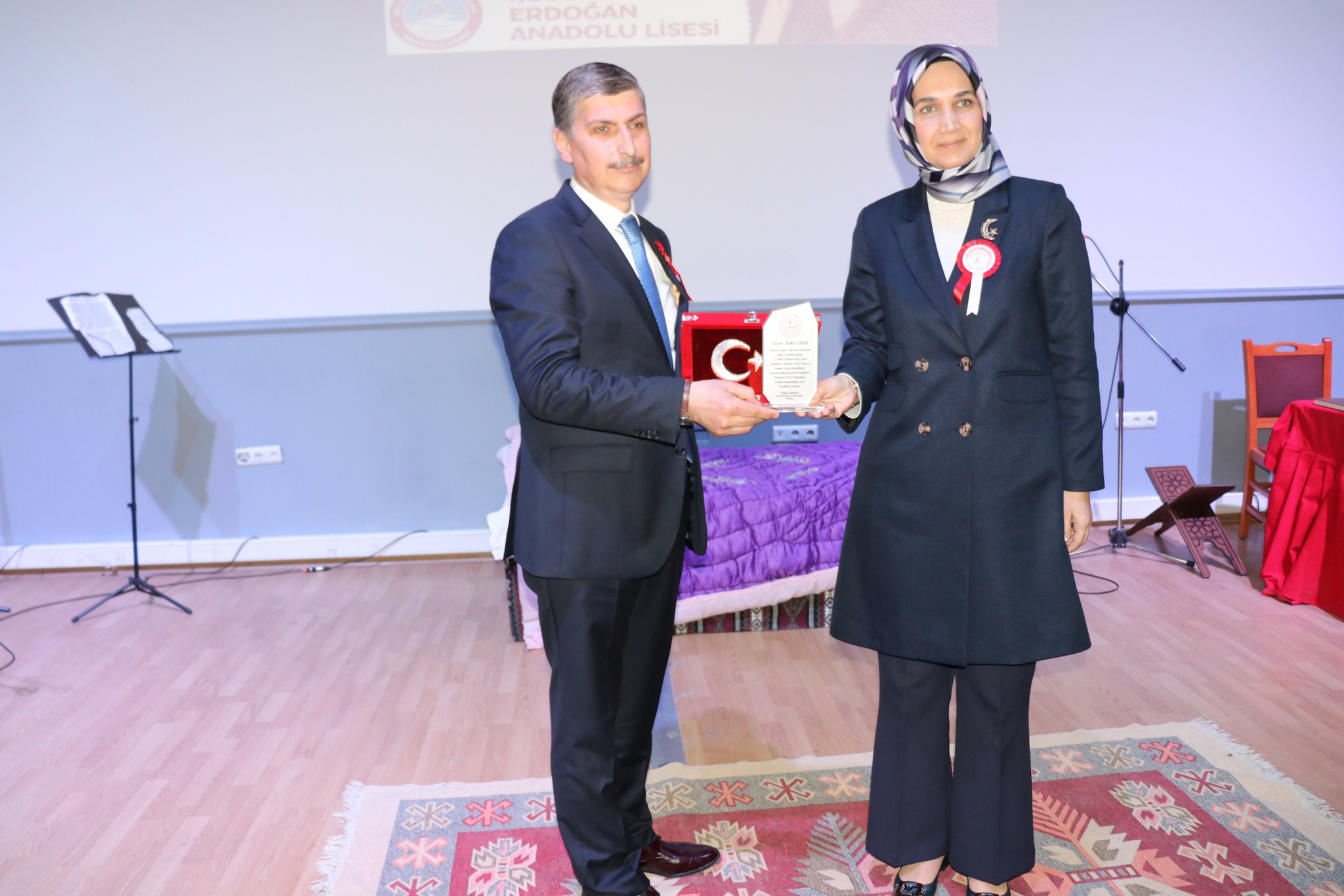 ÖĞRENCİLER TİYATRO ESERİYLE O ANLARI YAŞATTI