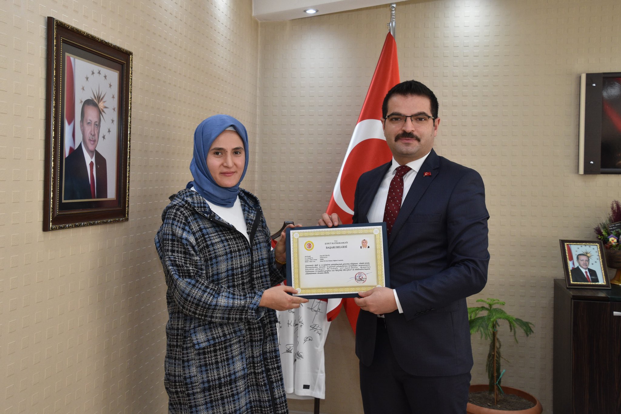 Şuhut'ta Başarılı Müdürler Ödüllendirildi
