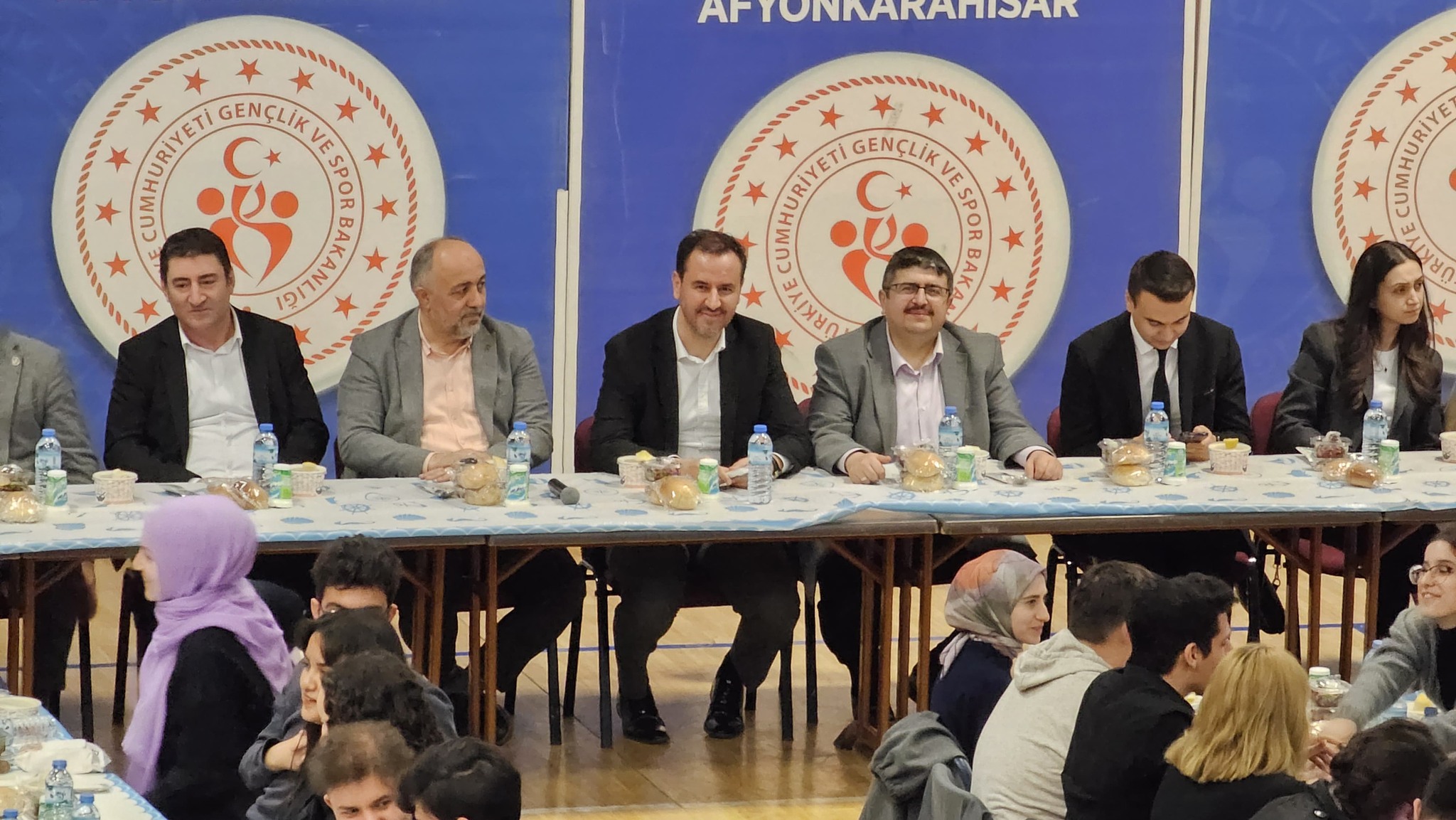 AFYON GENÇLİK SPOR'DAN 400 KİŞİLİK İFTAR