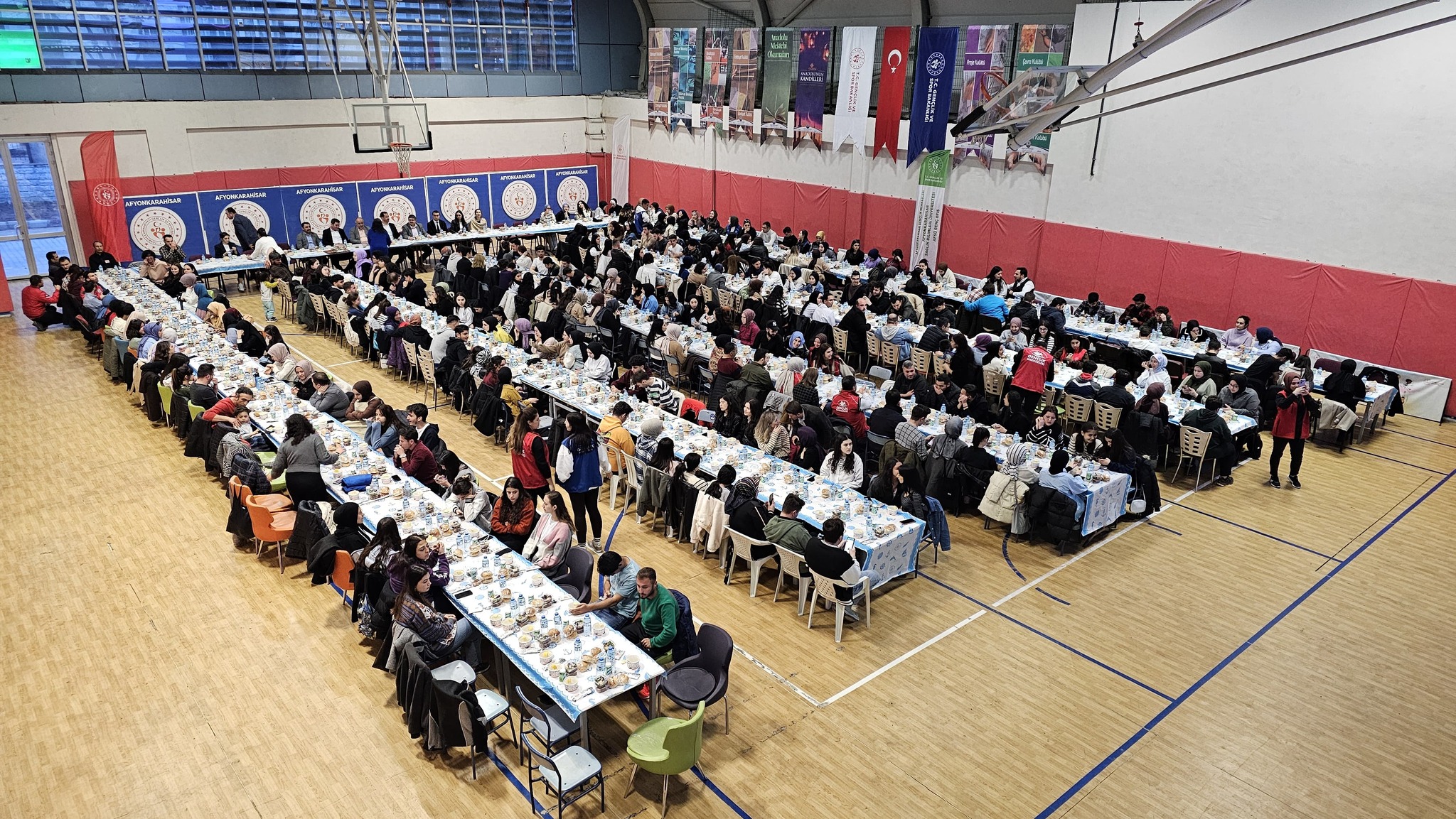 AFYON GENÇLİK SPOR'DAN 400 KİŞİLİK İFTAR