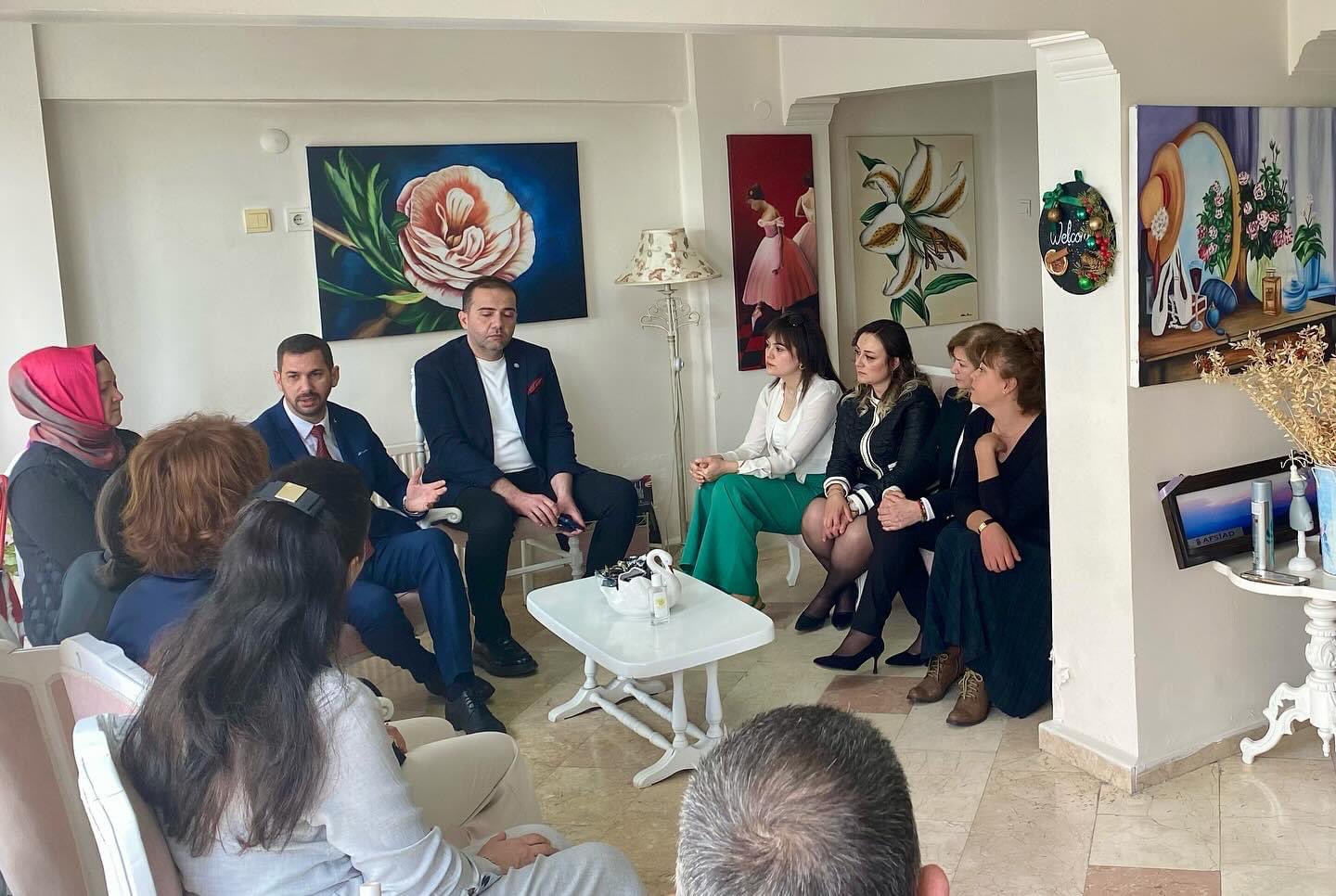 İYİ Partili Adayın Rotası AFİKAD'lı Kadınlar Oldu
