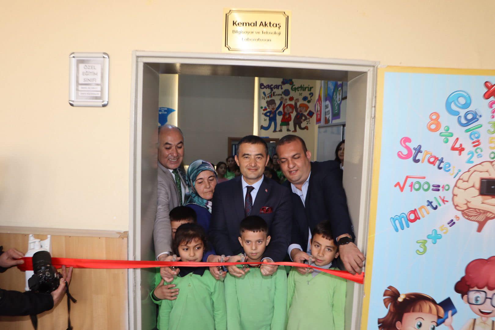 EMİRDAĞ İLÇE KAYMAKAMI BİLİCİ, OKULLARDA YENİ BİLGİSAYAR VE TEKNOLOJİ LABORATUVARLARINI AÇTI