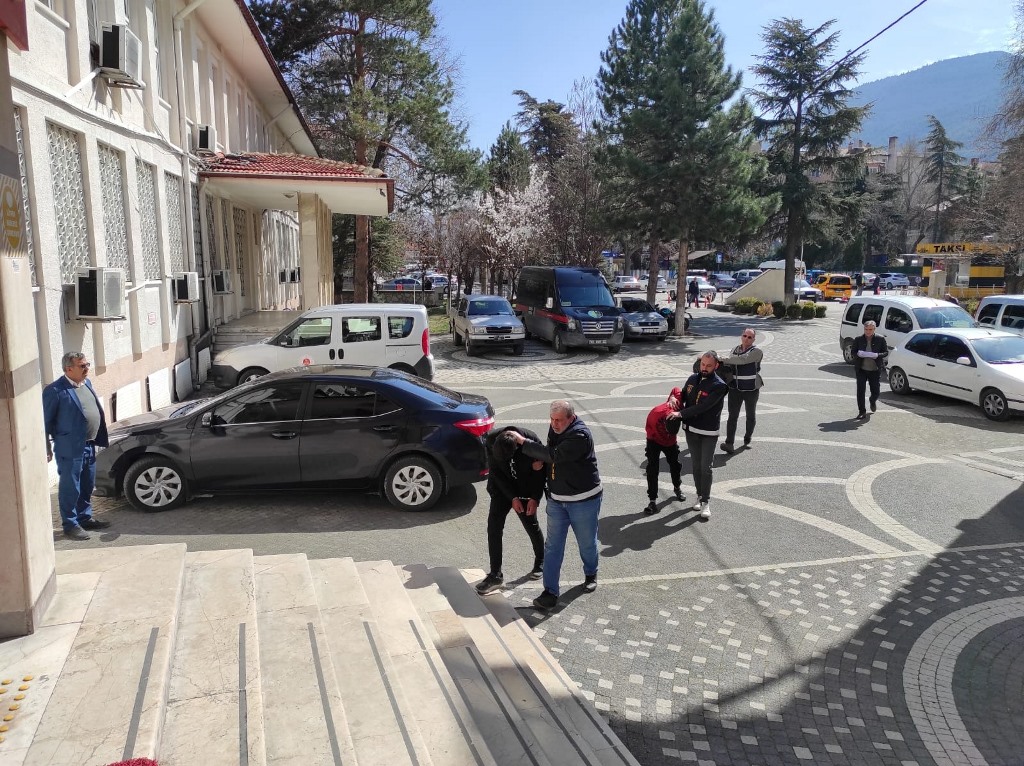 AFYON'DAN ÇIKIP KONYA'DAN MOTOSİKLET ÇALDILAR