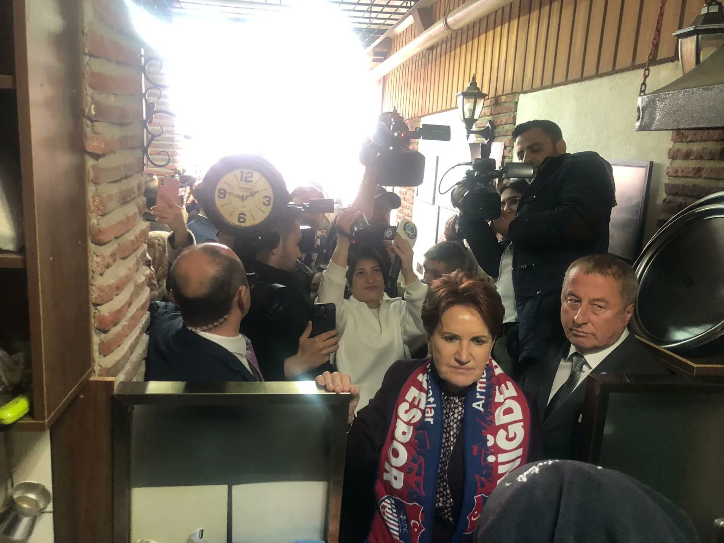 OLGUN AKŞENER İLE NİĞDE ESNAFINI ZİYARET ETTİ