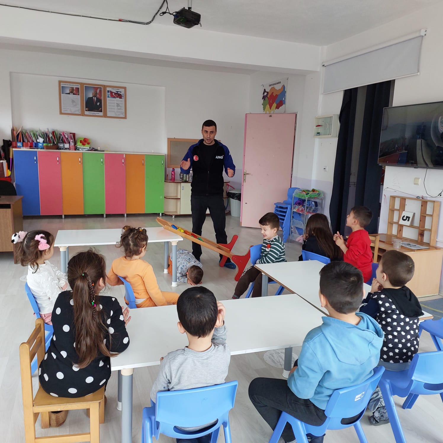Minikler Büyüklere Taş Çıkardı