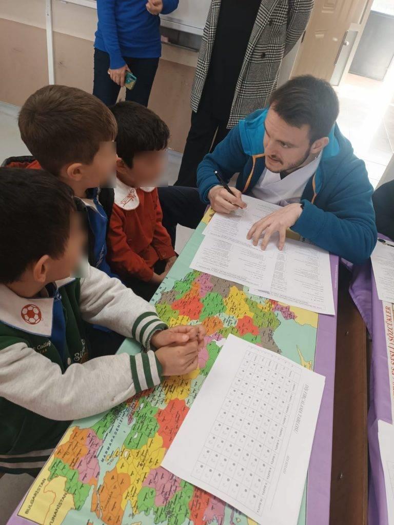 DHF ÖĞRENCİLERİ İLKOKUL ÖĞRENCİLERİNE DİŞ BAKIMINI ANLATTI