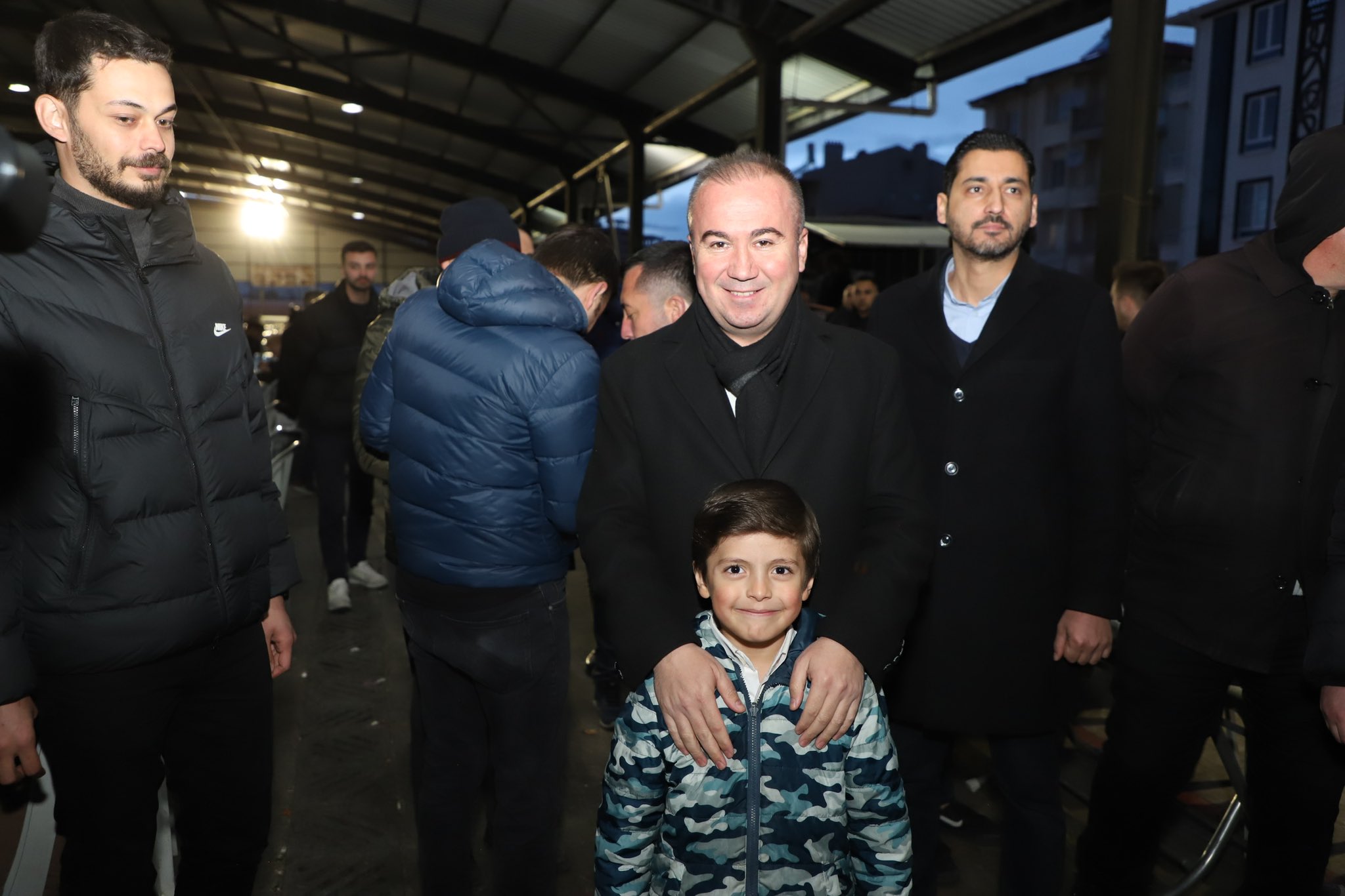 AK Partili Uluçay'a Fatih ve Eşrefpaşa'da Yoğun İlgi