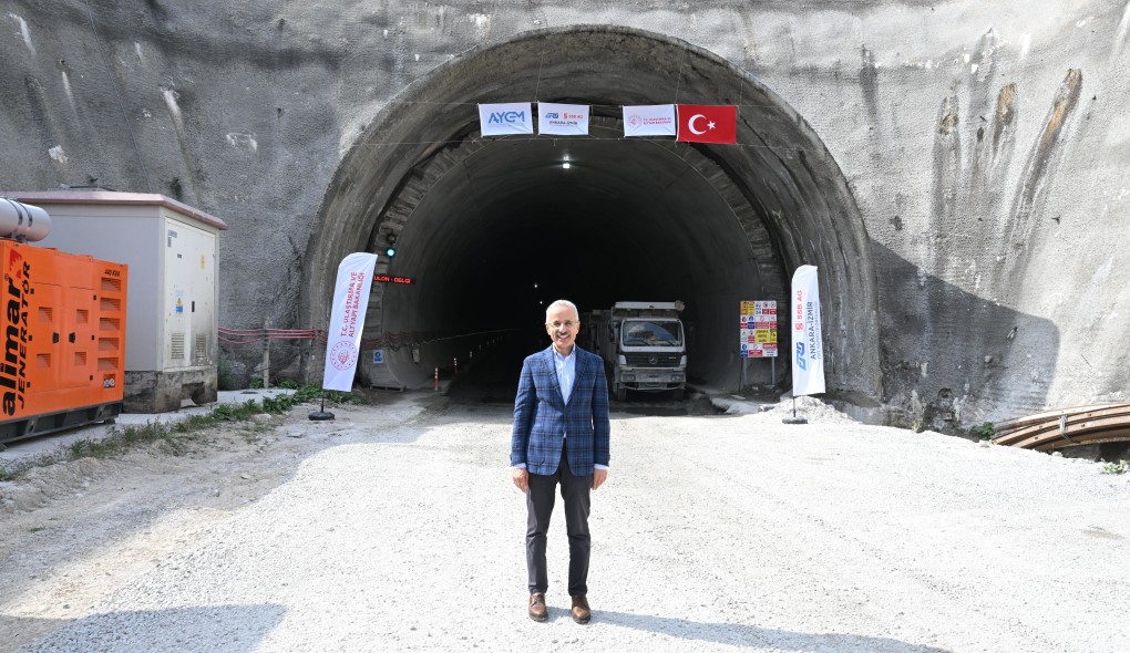 Hızlı Tren Sorunsalına Bakan Uraloğlu Noktayı Koydu İşte Açılacağı Tarih