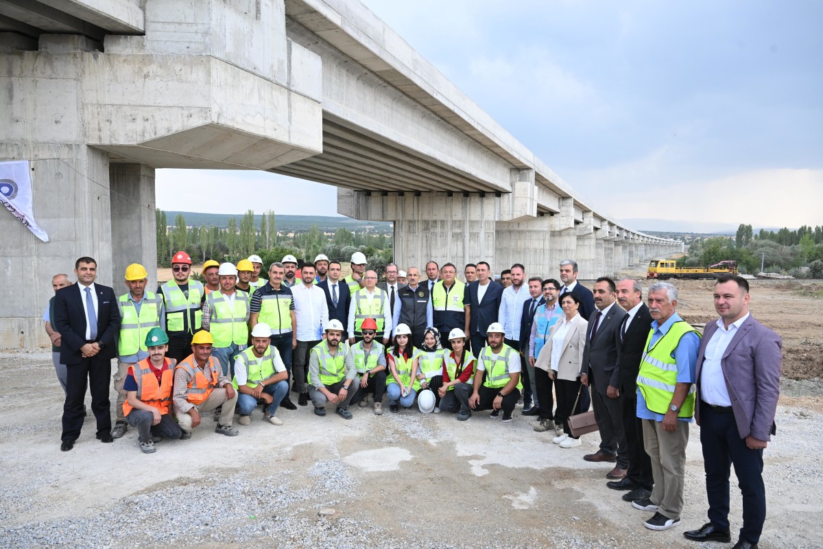 Hızlı Tren Sorunsalına Bakan Uraloğlu Noktayı Koydu İşte Açılacağı Tarih