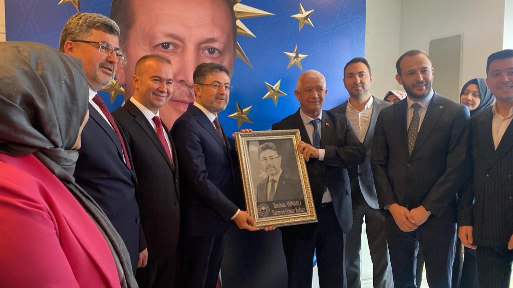 YUMAKLI'NIN VALİLİKTEN SONRAKİ İLK DURAĞI AK PARTİ SKM OLDU