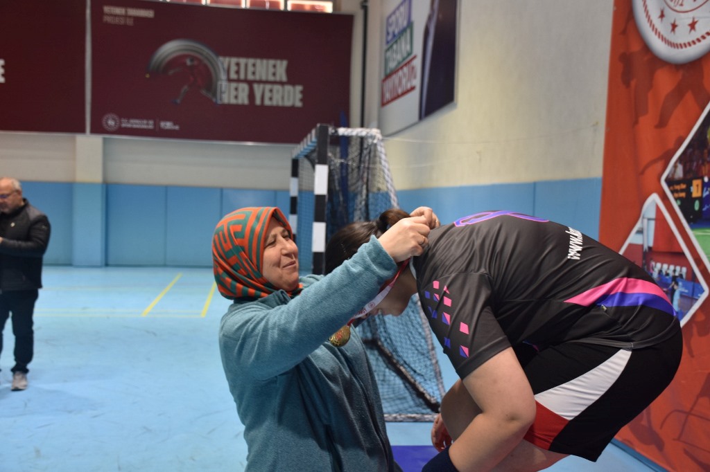 ÖZEL SPORCULAR MASA TENİSİ MÜSABAKALARI TAMAMLANDI